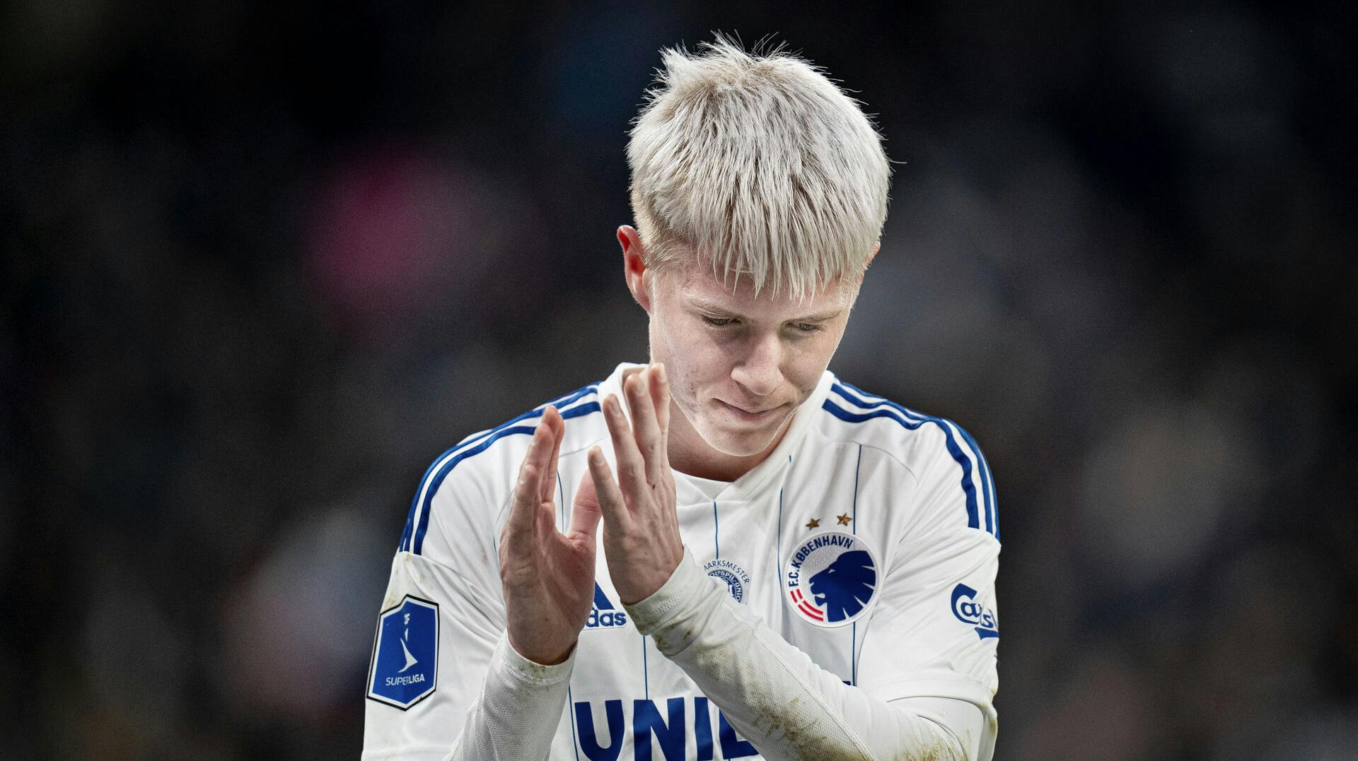 FCKs Hákon Arnar Haraldsson skiftes ud under superligakampen mellem FC København og AaB i Parken søndag den 26. februar 2023. (Foto: Liselotte Sabroe/Ritzau Scanpix)
