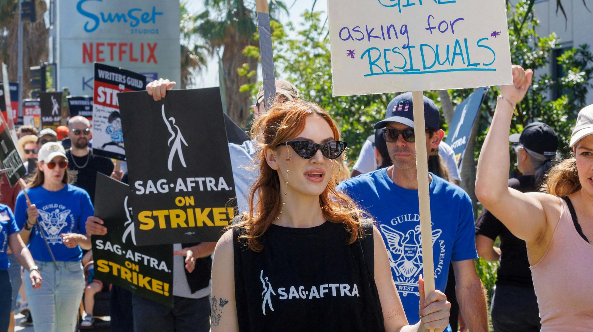 FILE PHOTO: SAG-AFTRA actors strike against the Hollywood studios as they join the Writers Guild of America (WGA) on the picket like outside of Netflix offices in Angeles, California, U.S., July 14, 2023. REUTERS/Mike Blake/File Photo