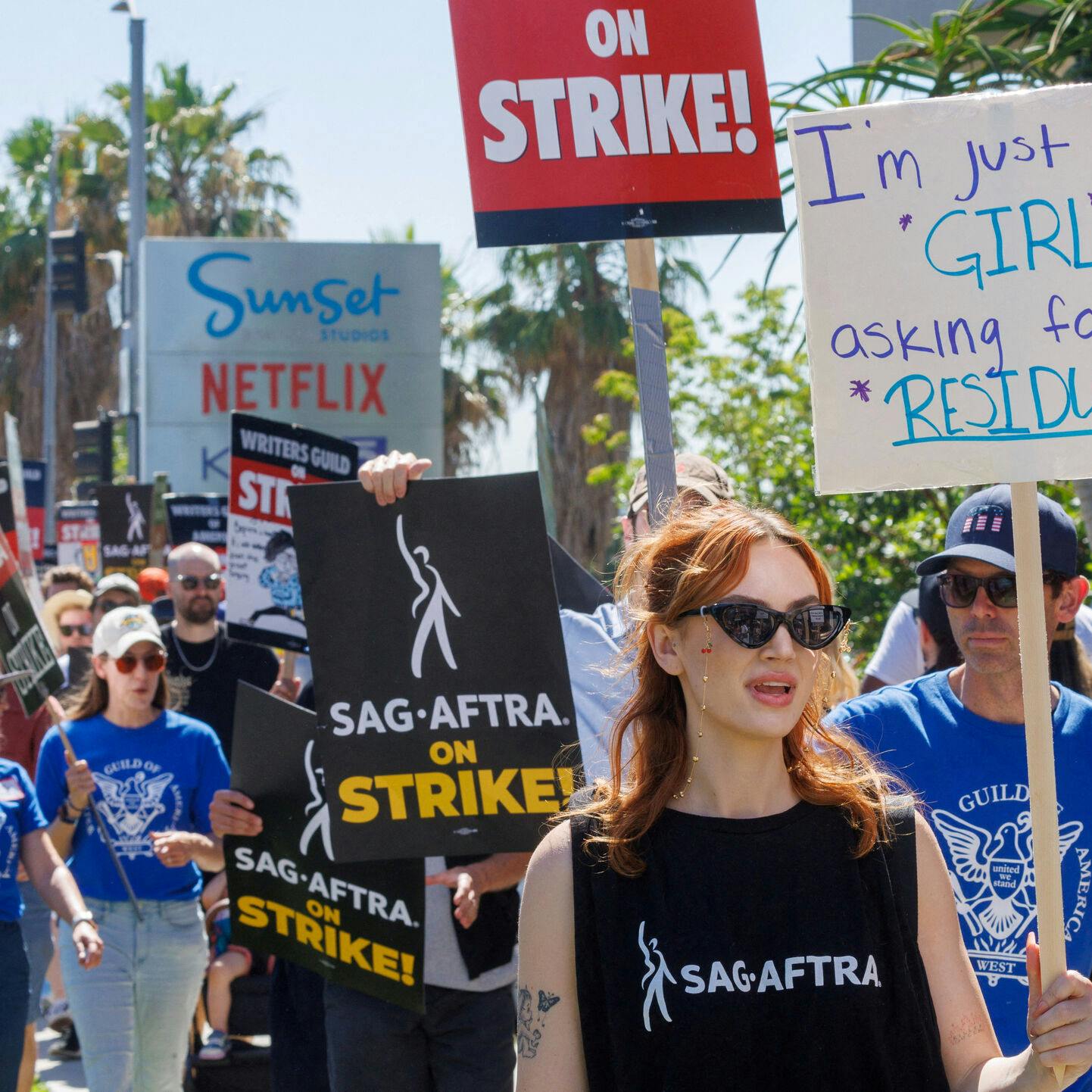 FILE PHOTO: SAG-AFTRA actors strike against the Hollywood studios as they join the Writers Guild of America (WGA) on the picket like outside of Netflix offices in Angeles, California, U.S., July 14, 2023. REUTERS/Mike Blake/File Photo