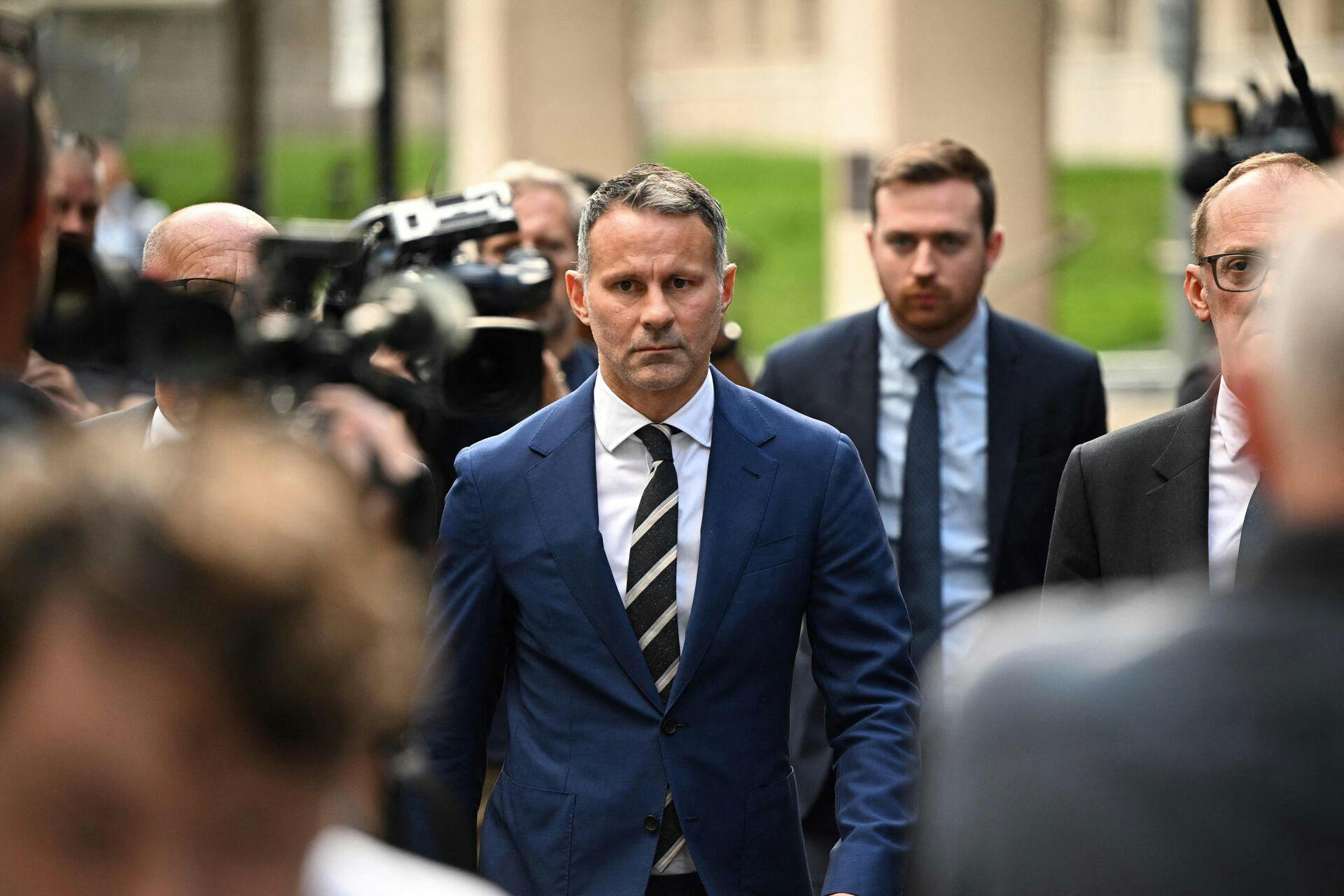 Den tidligere fodboldstjerne Ryan Giggs stod ellers anklaget for blandt andet vold mod sin ekskæreste, men anklageren har besluttet at droppe sagen.