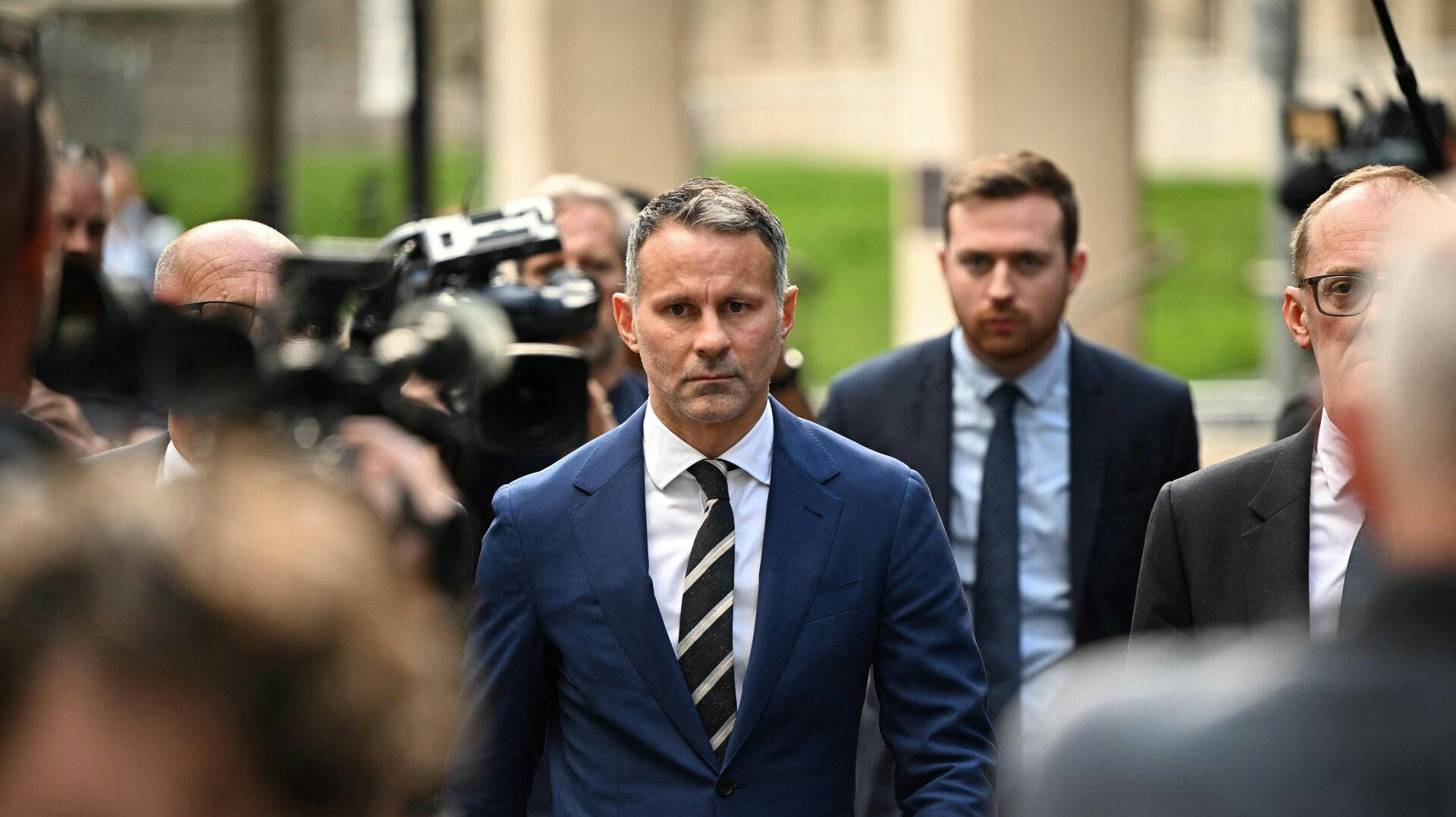 Den tidligere fodboldstjerne Ryan Giggs stod ellers anklaget for blandt andet vold mod sin ekskæreste, men anklageren har besluttet at droppe sagen.