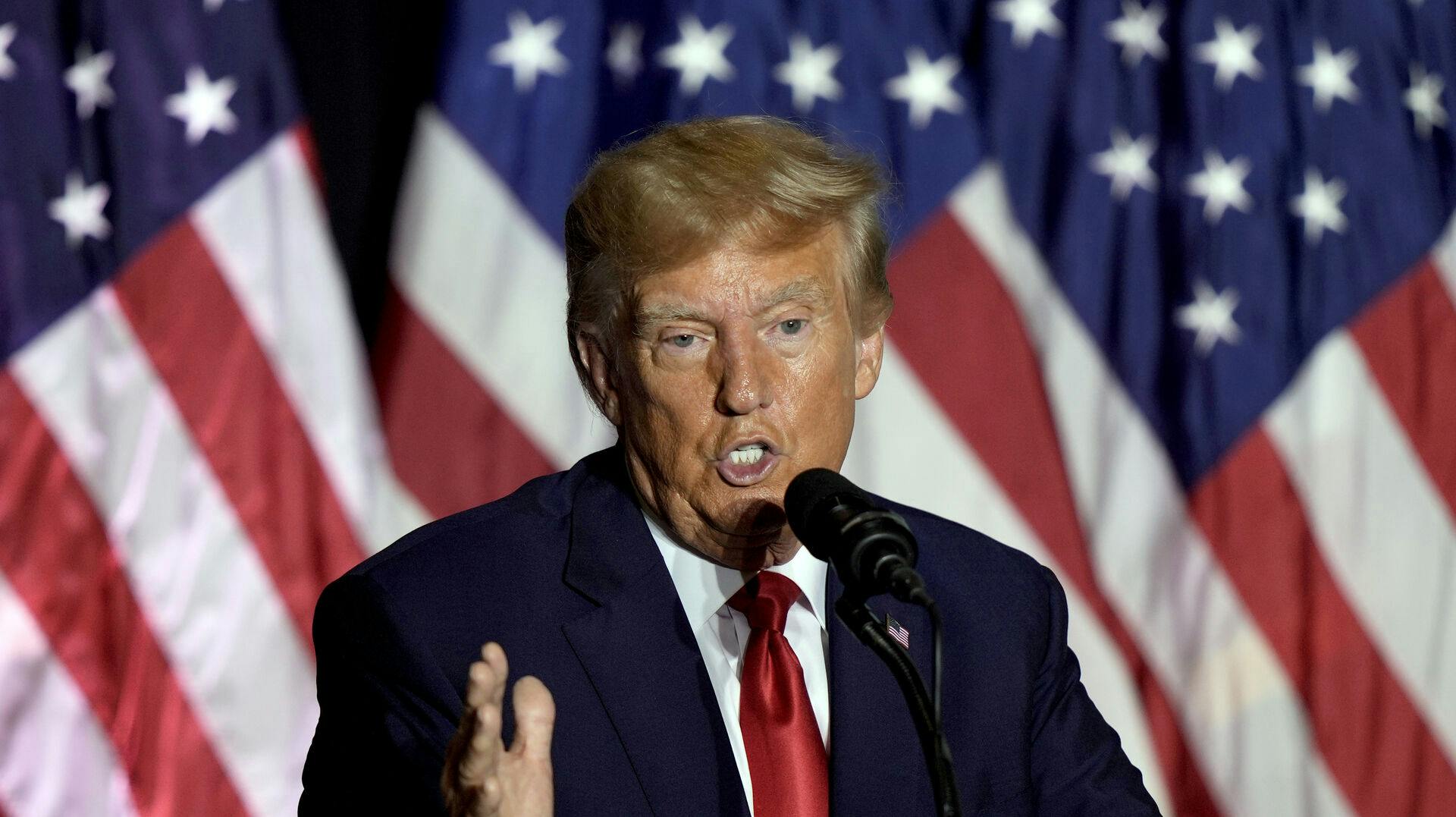 Donald Trump fortæller, at han er centrum for efterforskningen af stormløbet på Kongressen.