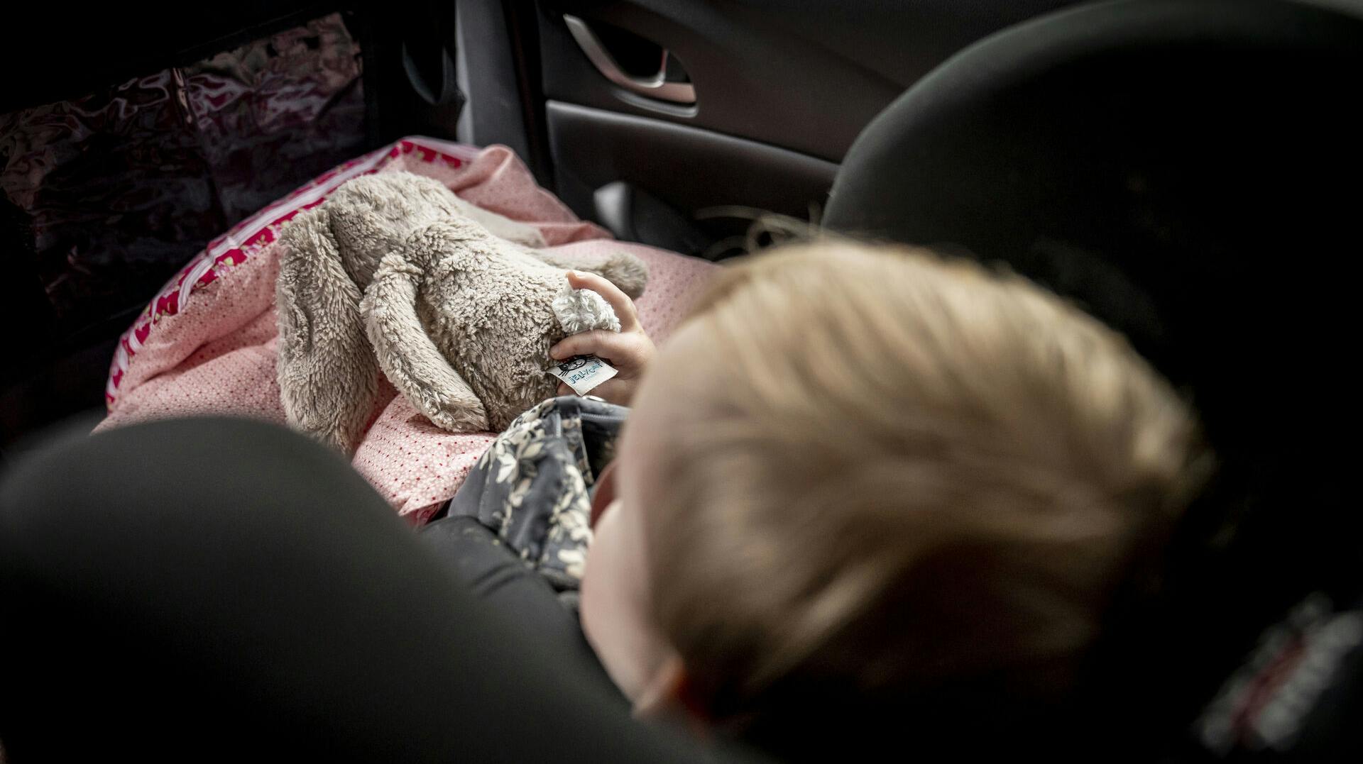 Modelfoto med barn i autostol i Køge, søndag den 12. februar 2023. (Foto: Mads Claus Rasmussen/Ritzau Scanpix)
