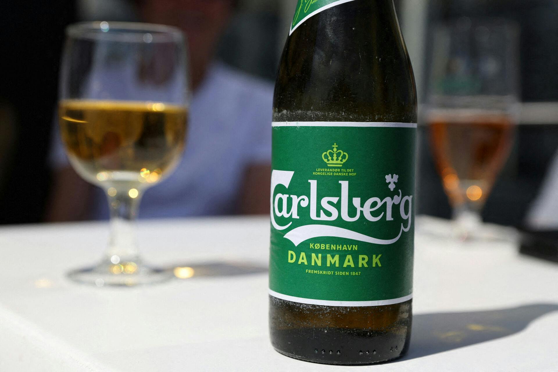 FILE PHOTO: A Carlsberg beer sits on a table in a restaurant in Copenhagen, Denmark, July 30, 2022. REUTERS/Andrew Kelly/File Photo