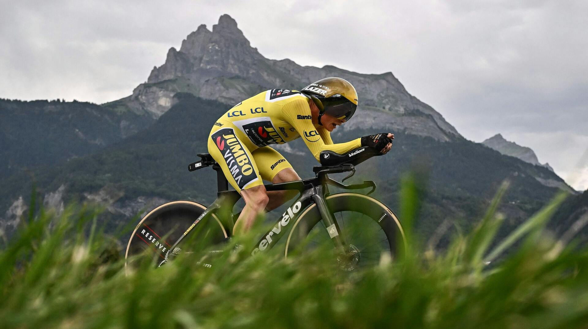 Jonas Vingegaard bliver rost i stor stil efter sin fænomenale enkeltstart ved årets Tour de France.