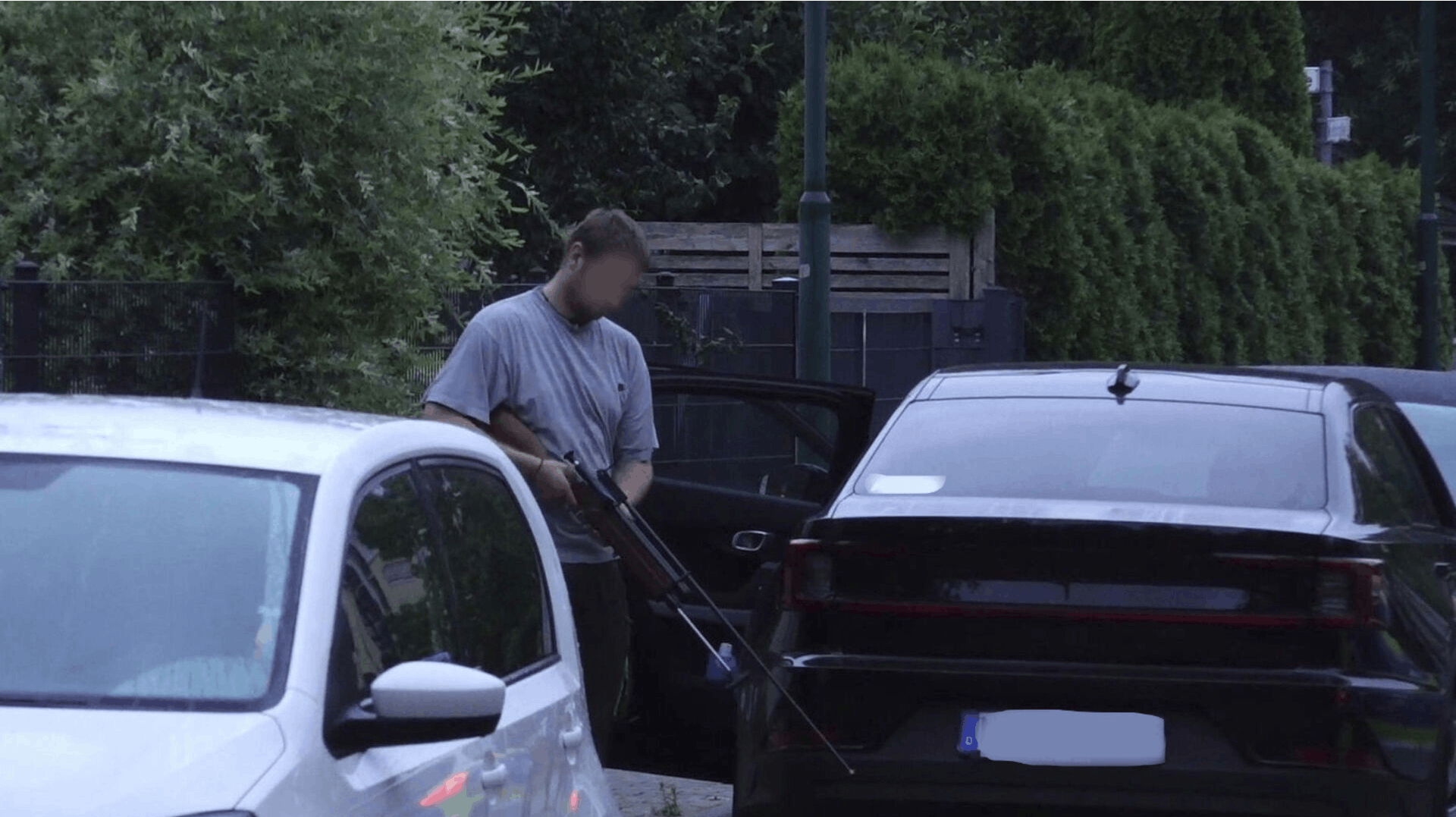 Jægere er på jagt efter den løsslupne løve.