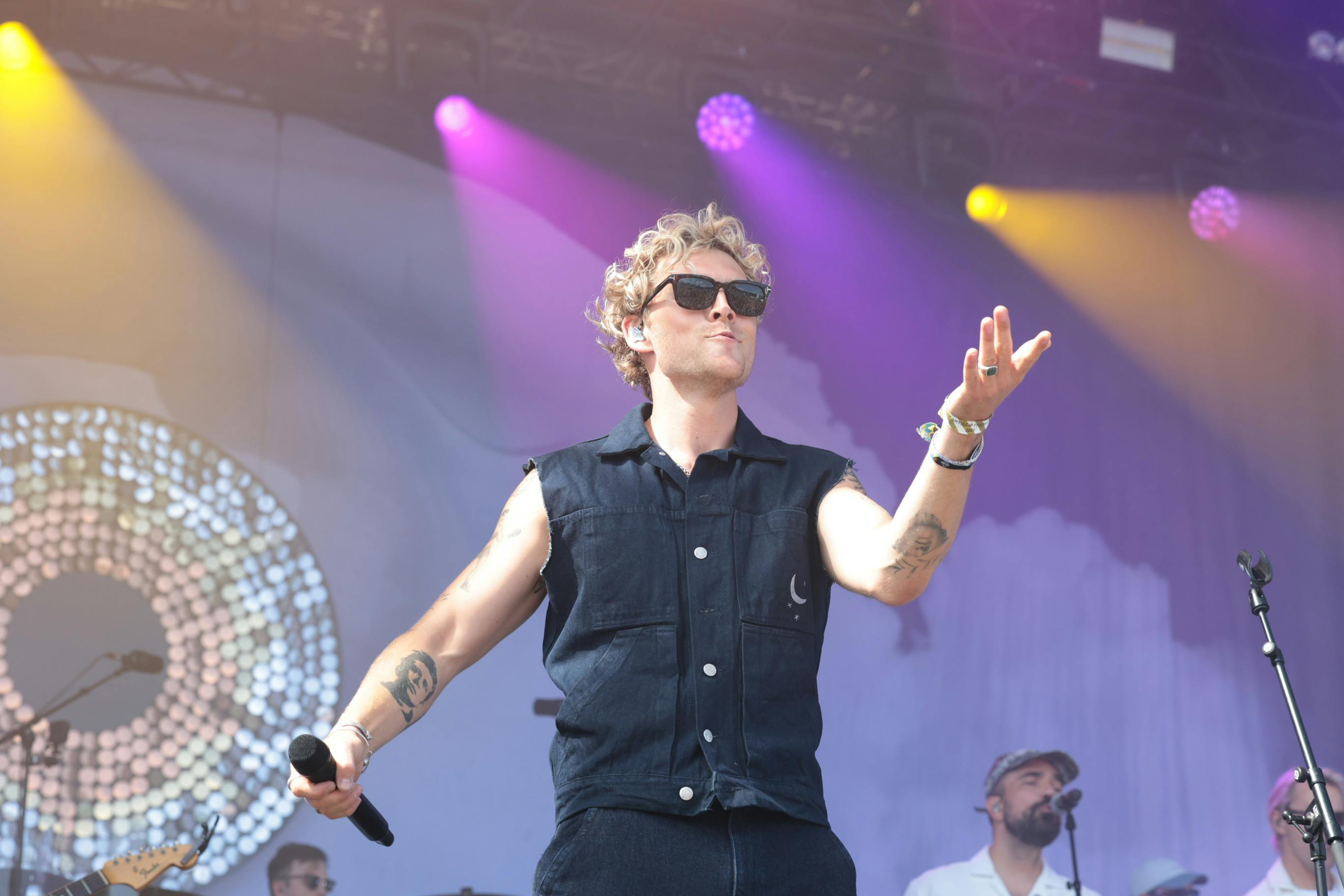 Solen skinnede endelig over Musik i lejet, da Christopher trådte ind på scenen.