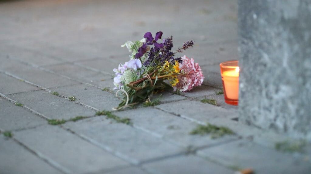 Den 41-årige mand, der fredag dræbte en ansat i psykiatrien og Glostrup, stilles for en dommer lørdag klokken 11.