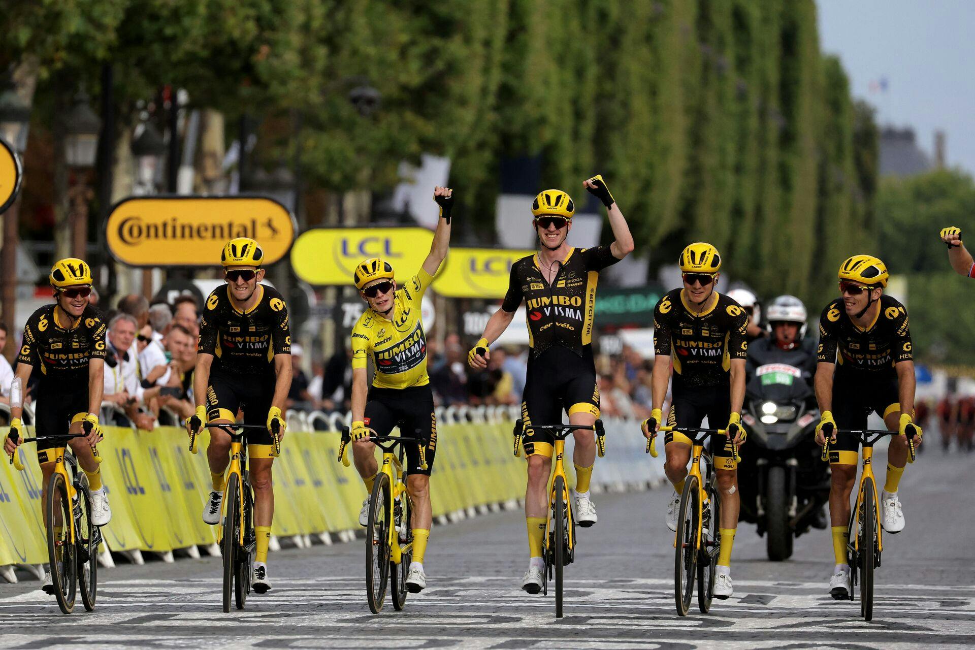 I dette øjeblik sikrede Jonas Vingegaard sig sin anden samlede Tour de France-sejr.&nbsp;