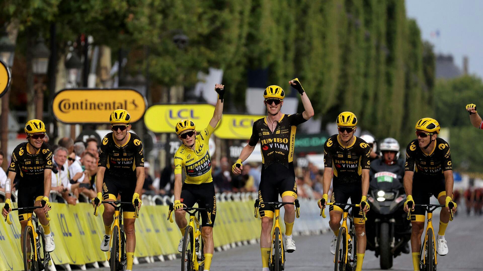 I dette øjeblik sikrede Jonas Vingegaard sig sin anden samlede Tour de France-sejr. 