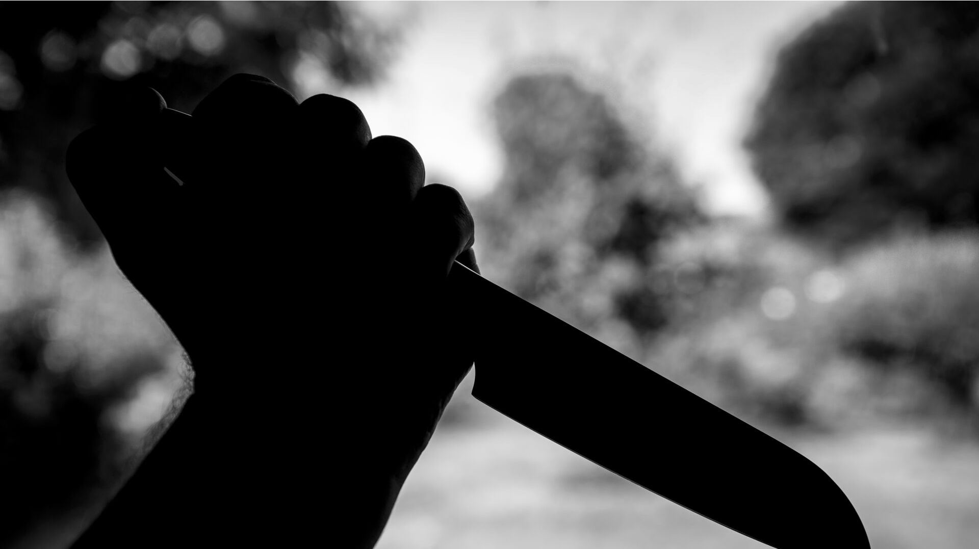 Manden skulle have stukket sin ekskone og datter med kniv efter et skænderi.