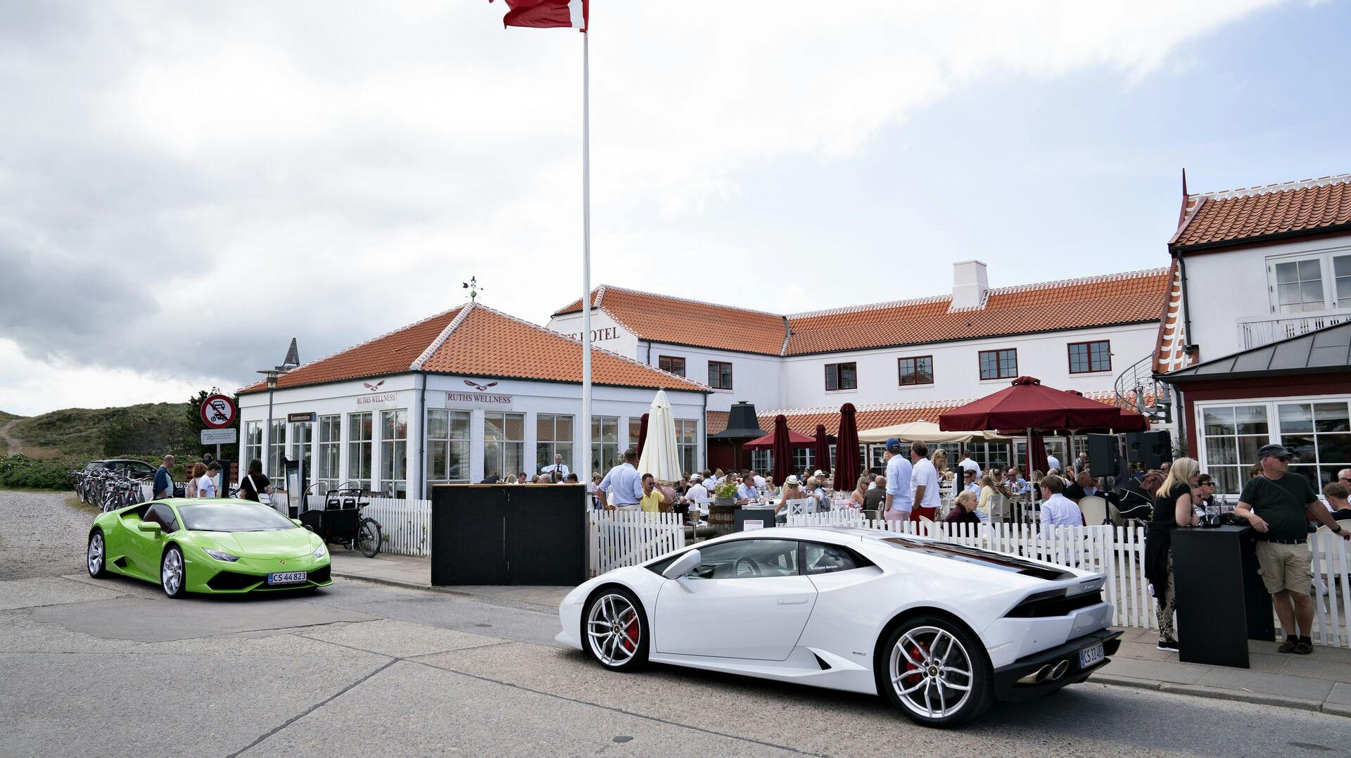 Sommerliv og sportsvogne ved Ruths Hotel i Gammel Skagen, uge 29 – "Hellerupugen", fredag den 17. juli 2020.. (Foto: Henning Bagger/Ritzau Scanpix)