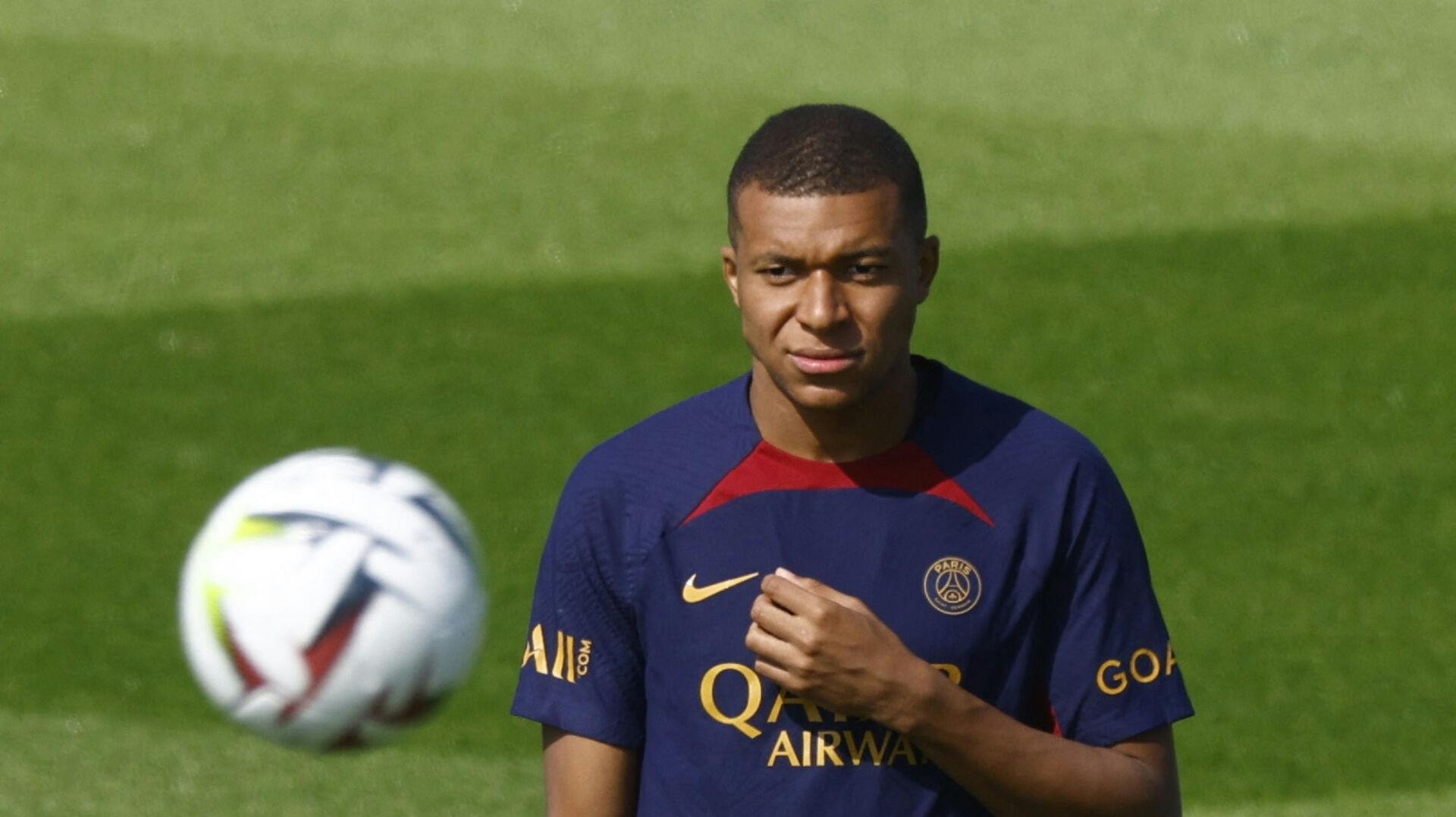Soccer Football - Paris St Germain Training - Paris-Saint-Germain Training Centre, Poissy, France - July 20, 2023 Paris St Germain's Kylian Mbappe during training REUTERS/Gonzalo Fuentes