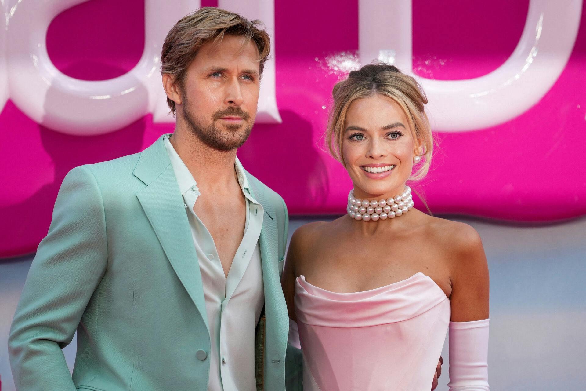 Margot Robbie og Ryan Gosling (tv.) spiller hovedrollerne i "Barbie"-filmen.