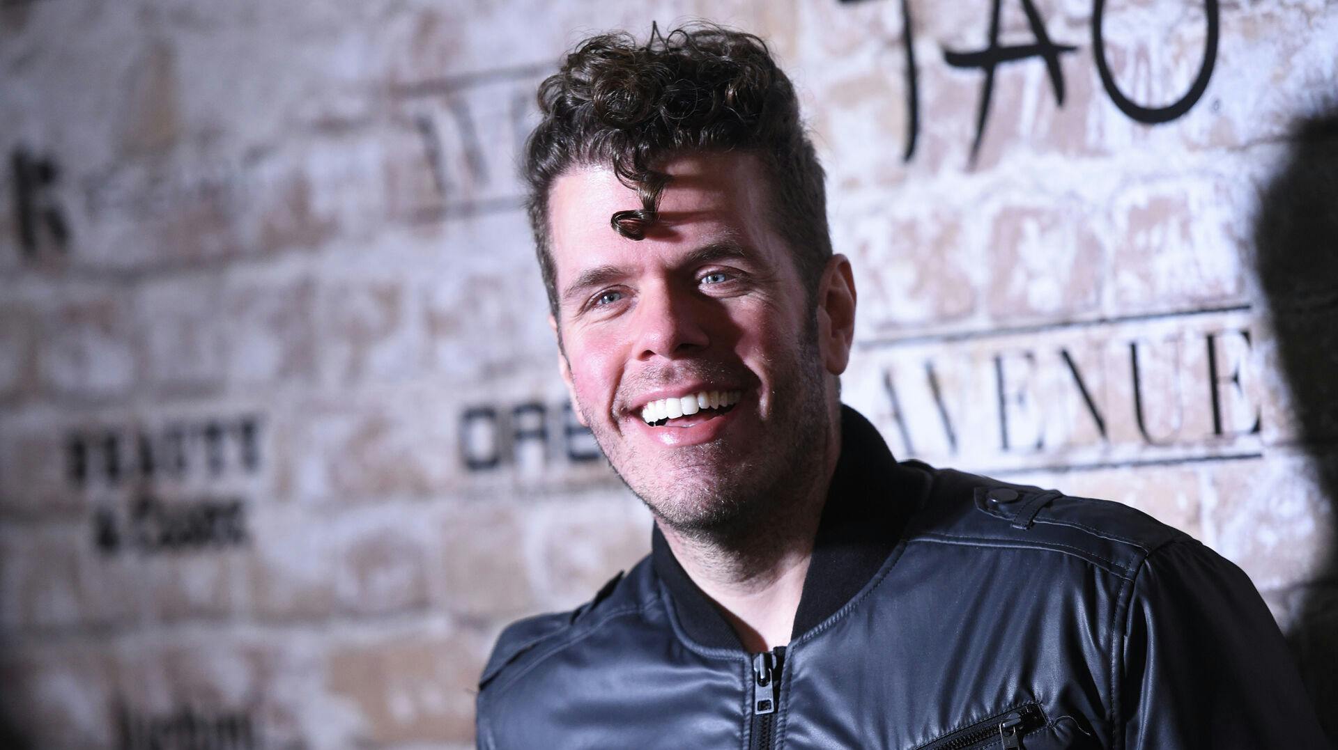 Den amerikanske blogger Perez Hilton har spottet Fie Laursens kommentarer om Paris Hilton.