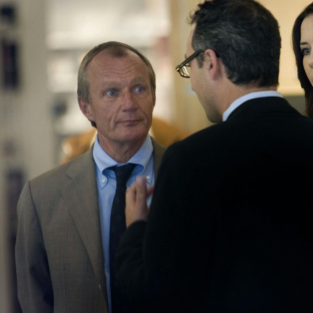 Jørgen Bodum (t.v.) er en diskret rigmand, der her ses helt tilbage i 2007, hvor kronprinsesse Mary er på besøg i Bodums Showroom i Meat Packing District i New York.