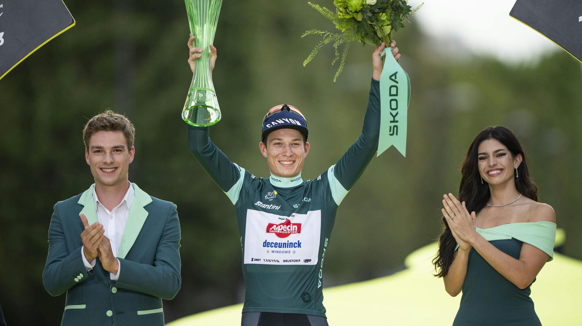 Jasper Philipsen (Alpecin-Deceuninck) bliver hyldet som vinder af den grønne pointtrøje. Det er dog ikke alle, der mener, at han har fortjent den.
