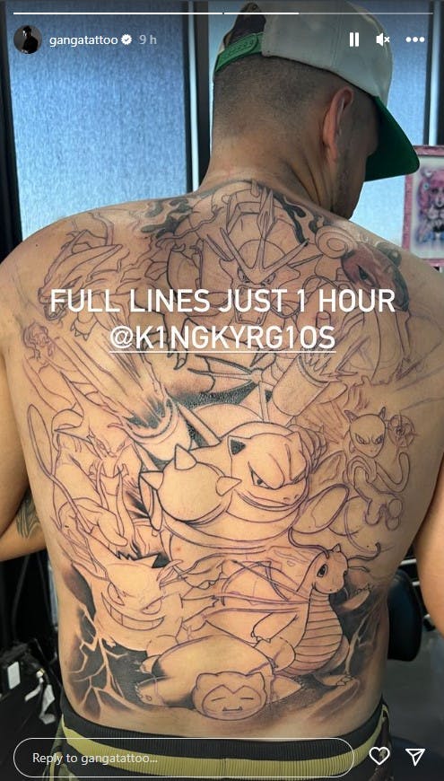 Fire tatovører arbejdede på australierens ryg på én gang.