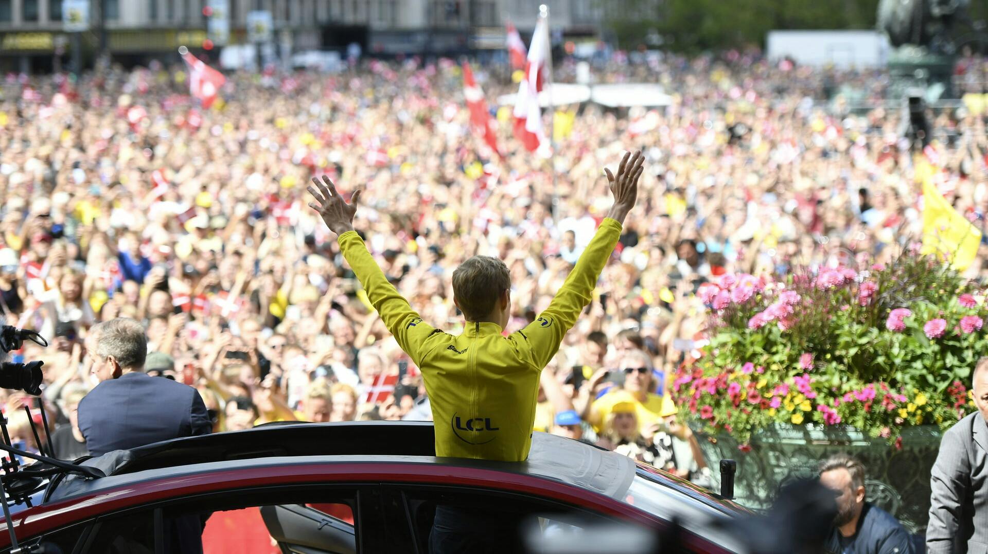 Over højttaleren blev der spurgt efter en læge, da Jonas Vingegaard skulle fejres på Rådhuspladsen. 
