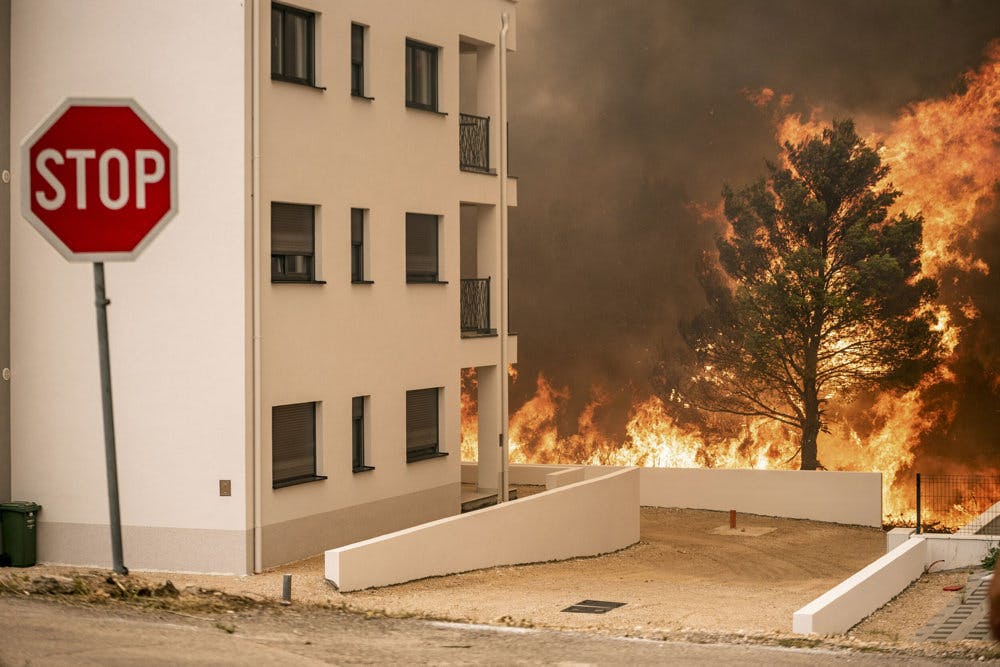 Omkring 130 brandmænd fra hele landet er blevet indsat for at dæmme op for brandene, der har udløst gamle landminer nær turistbyen Dubrovnik. (Arkivfoto)