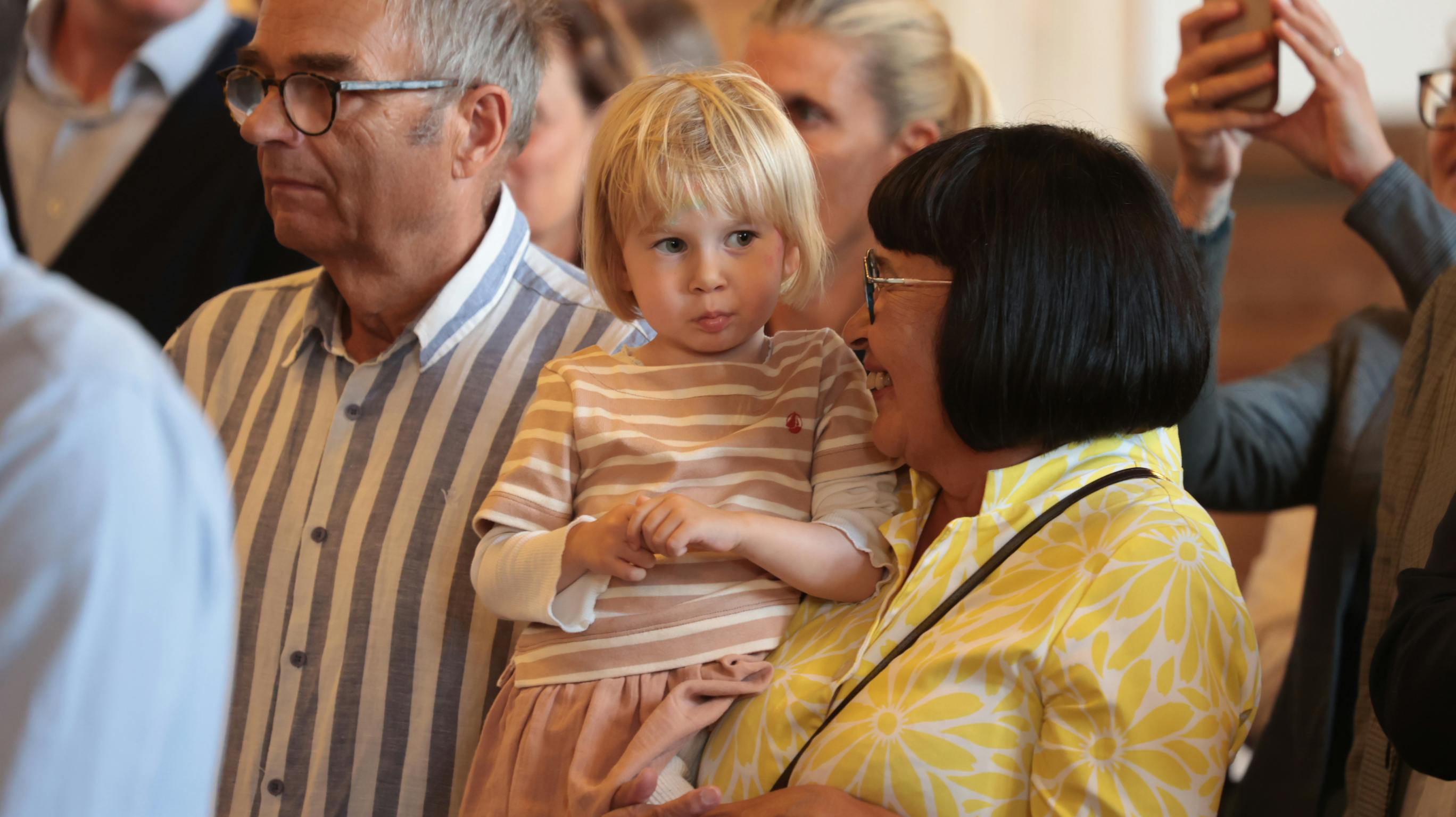 Rosa Kildahl er også med i Glyngøre torsdag, når Jonas Vingegaard igen bliver fejret. Her regner hun dog med at underholde barnebarnet Frida.