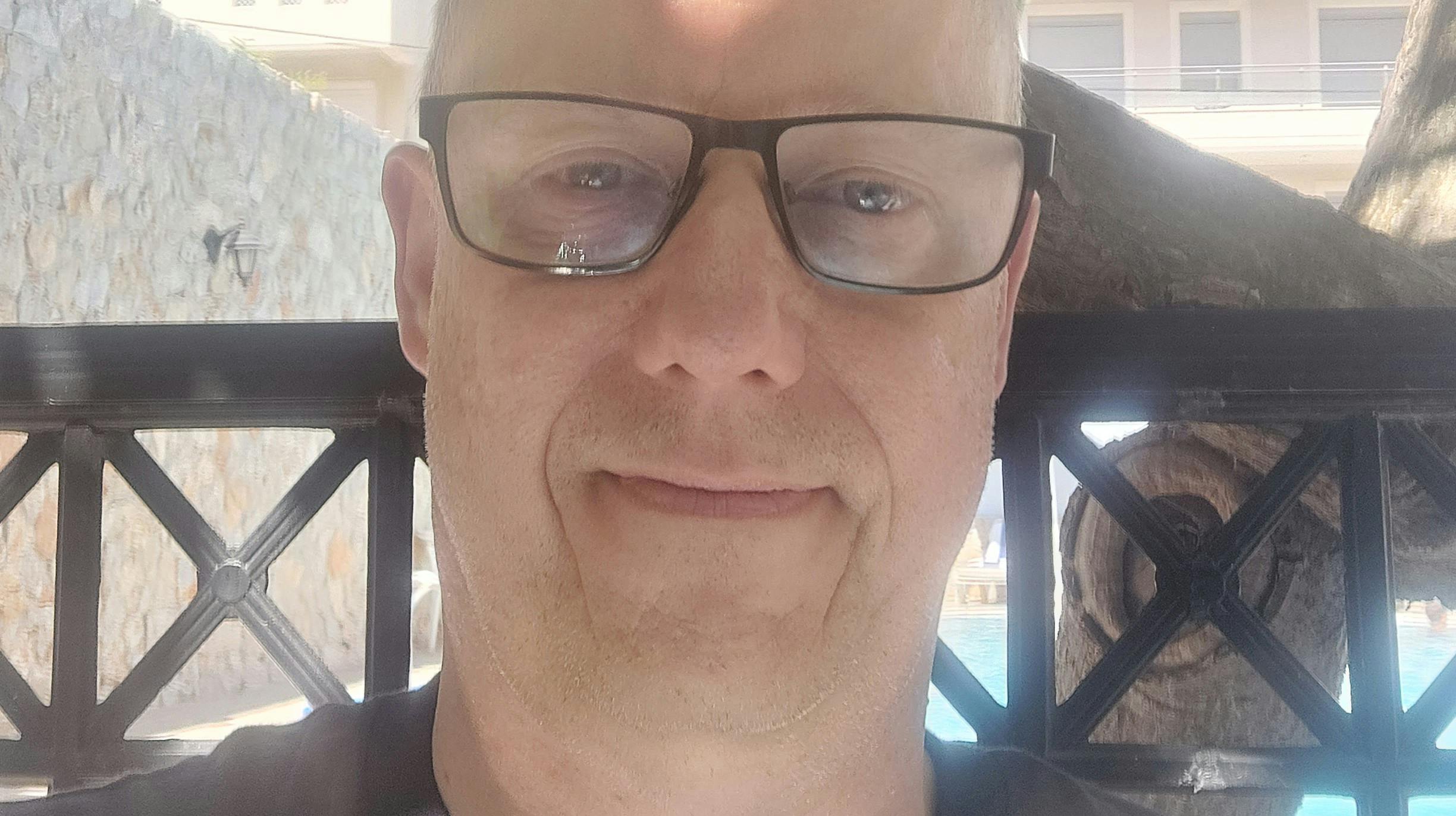 Jan er på ferie på Rhodos sammen med sin familie.
