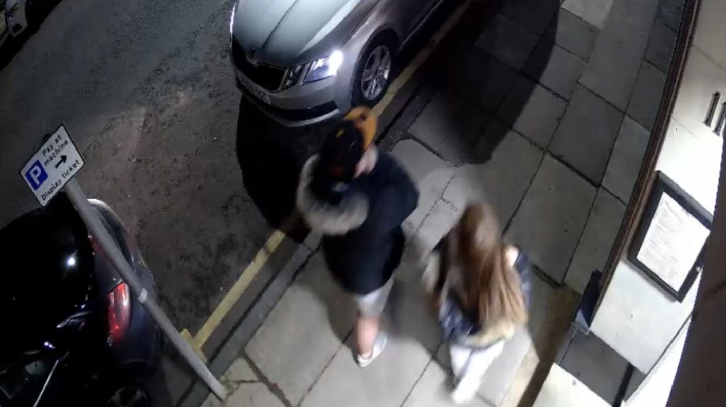 Her lokker broderen sin søster i døden