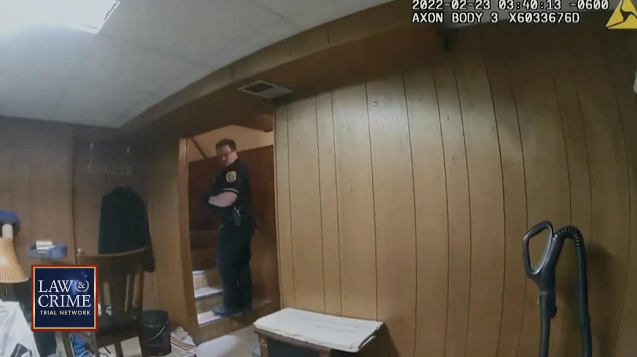 Det var et særdeles makabert syn, der mødte betjentene. 