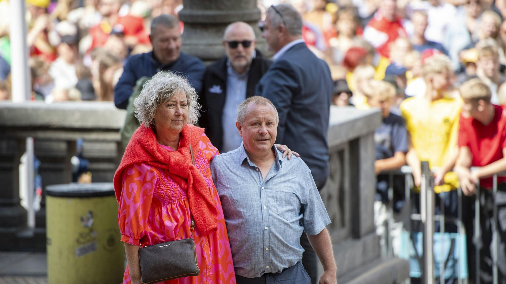 Claus Vingegaard deltager - de gør Karina Vingegaard ikke.