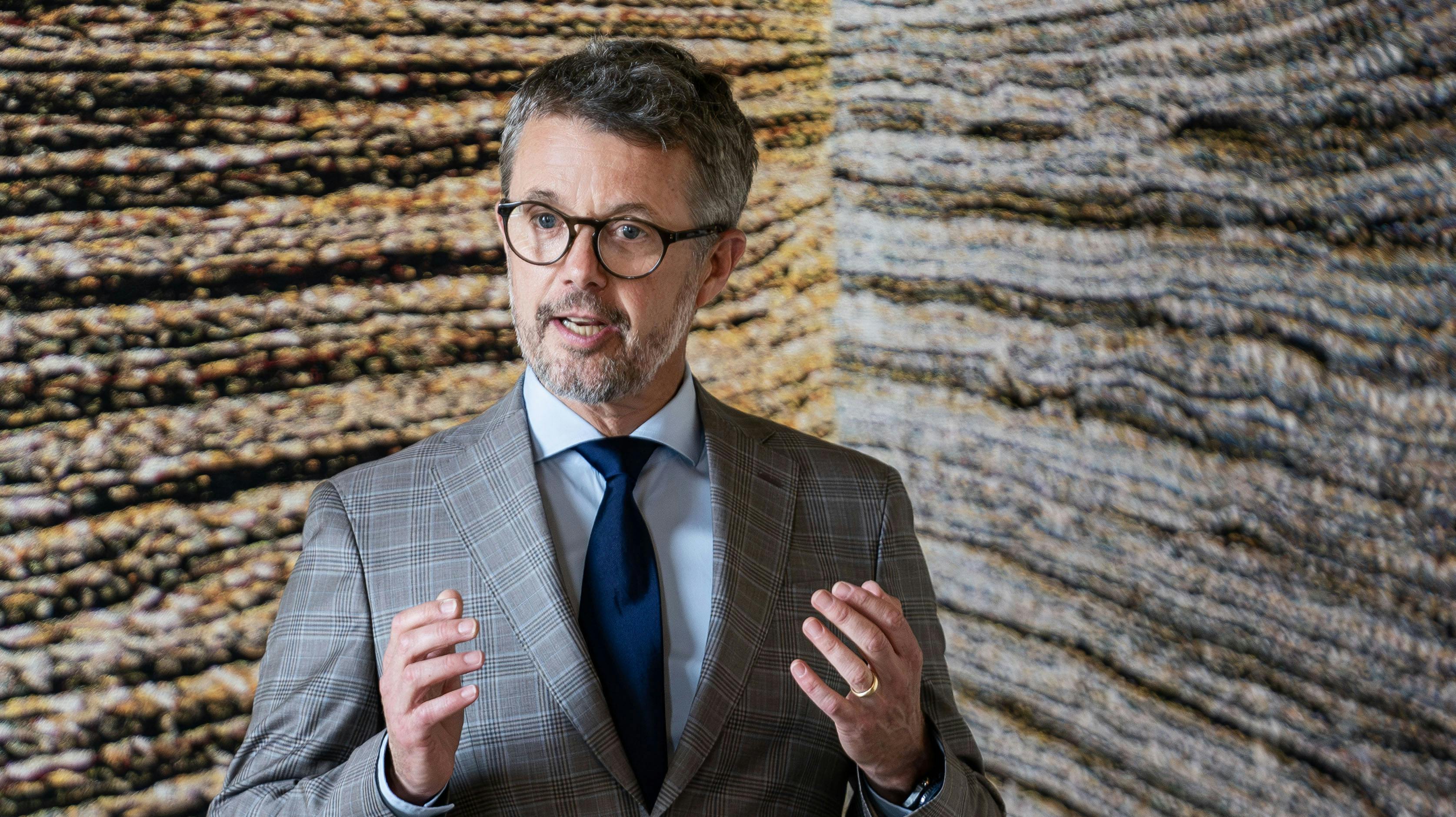 Kronprins Frederik skal afløse sin mor i to uger.