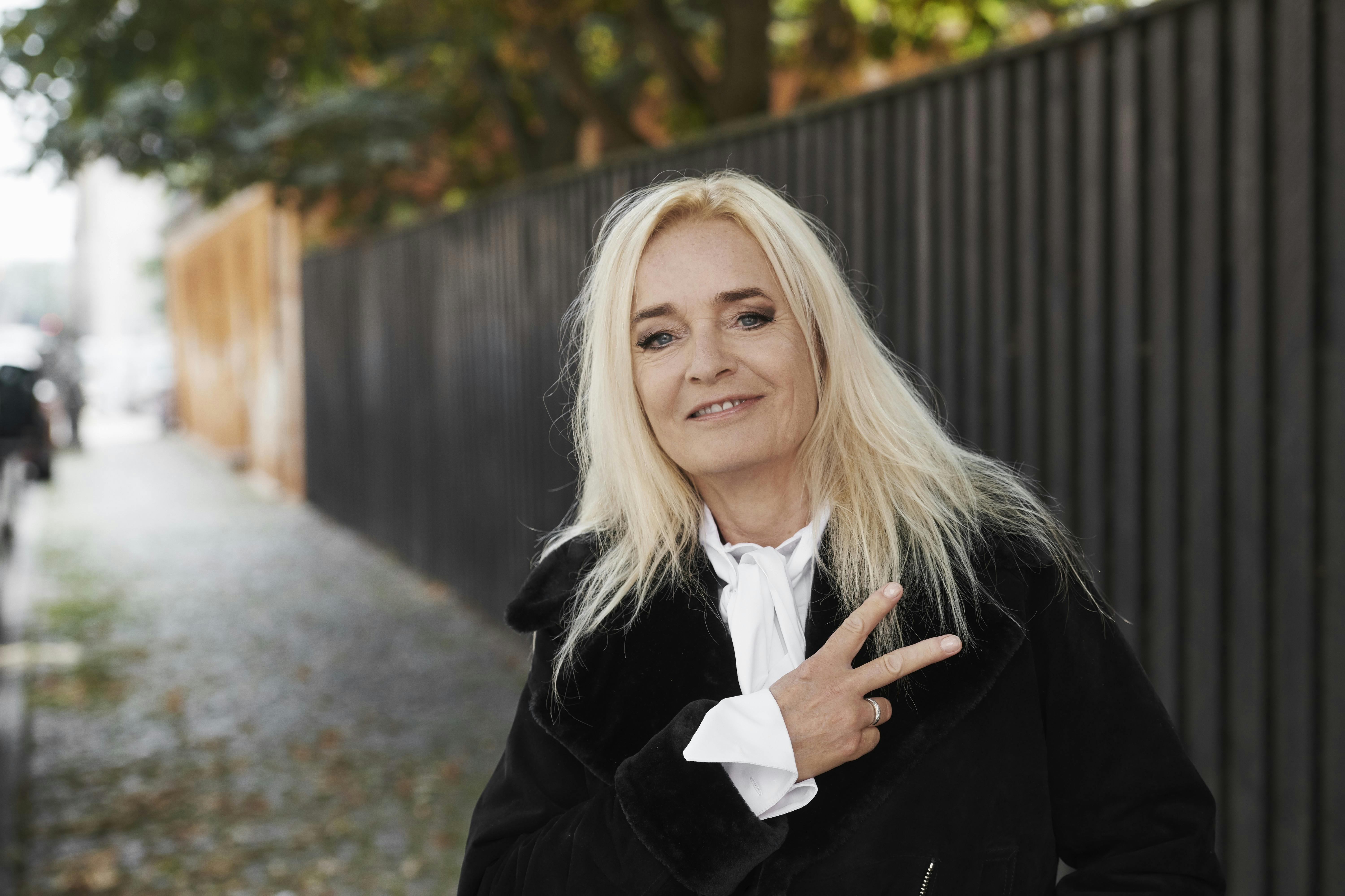 70-års fødselsdag kan Anne Linnet holde på søndag sammen med familien – og dens nyeste medlem, Annes lille hundehvalp, Eddie Einstein.