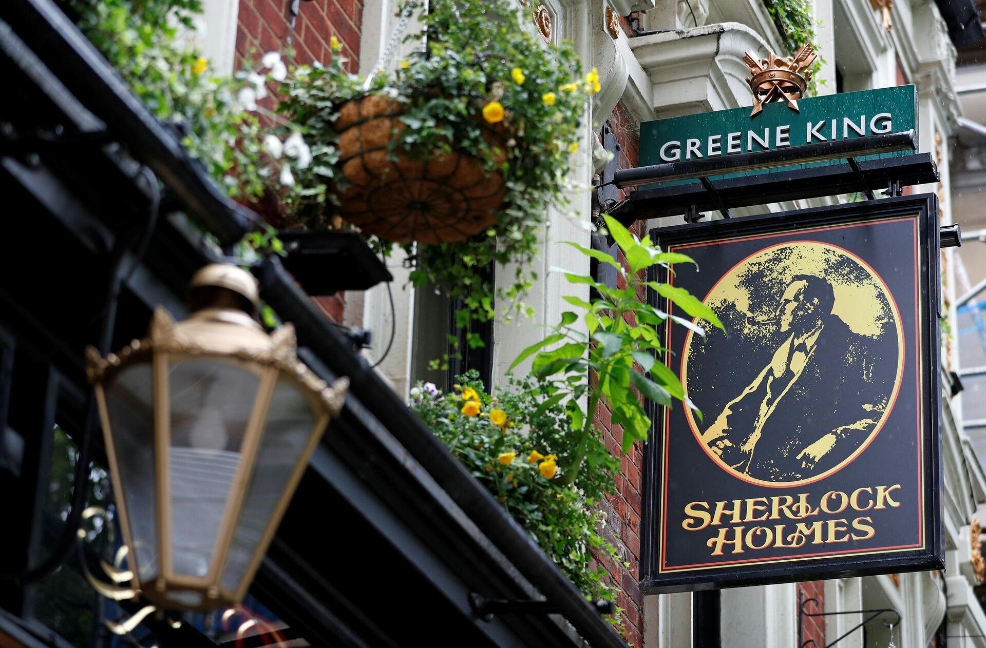 Sherlock Holmes Pub i Aarhus er gået konkurs. Der er dog stadig et spinkelt håb for fremtiden om, at der på samme adresse stadig kommer til at være en pub.