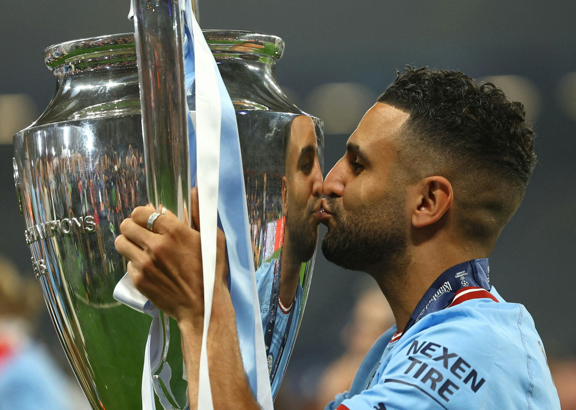 Riyad Mahrez har næsten lige vundet Champions League med Manchester City. Nu forlader han Europa.