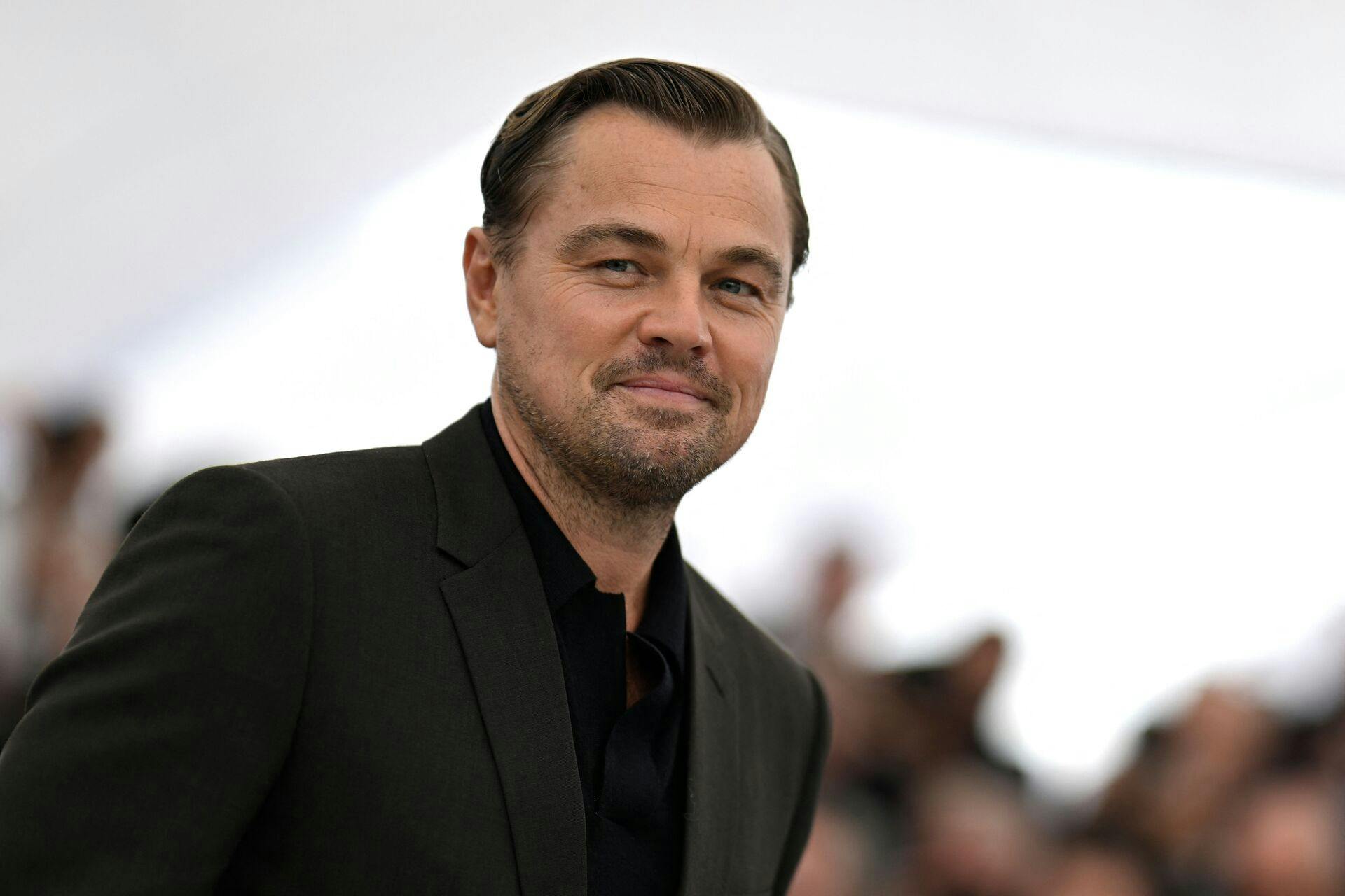 Leonardo DiCaprio er ikke kærester med den smukke Neelam Gill.