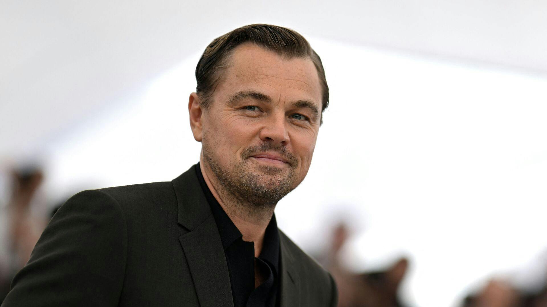 Leonardo DiCaprio er ikke kærester med den smukke Neelam Gill.