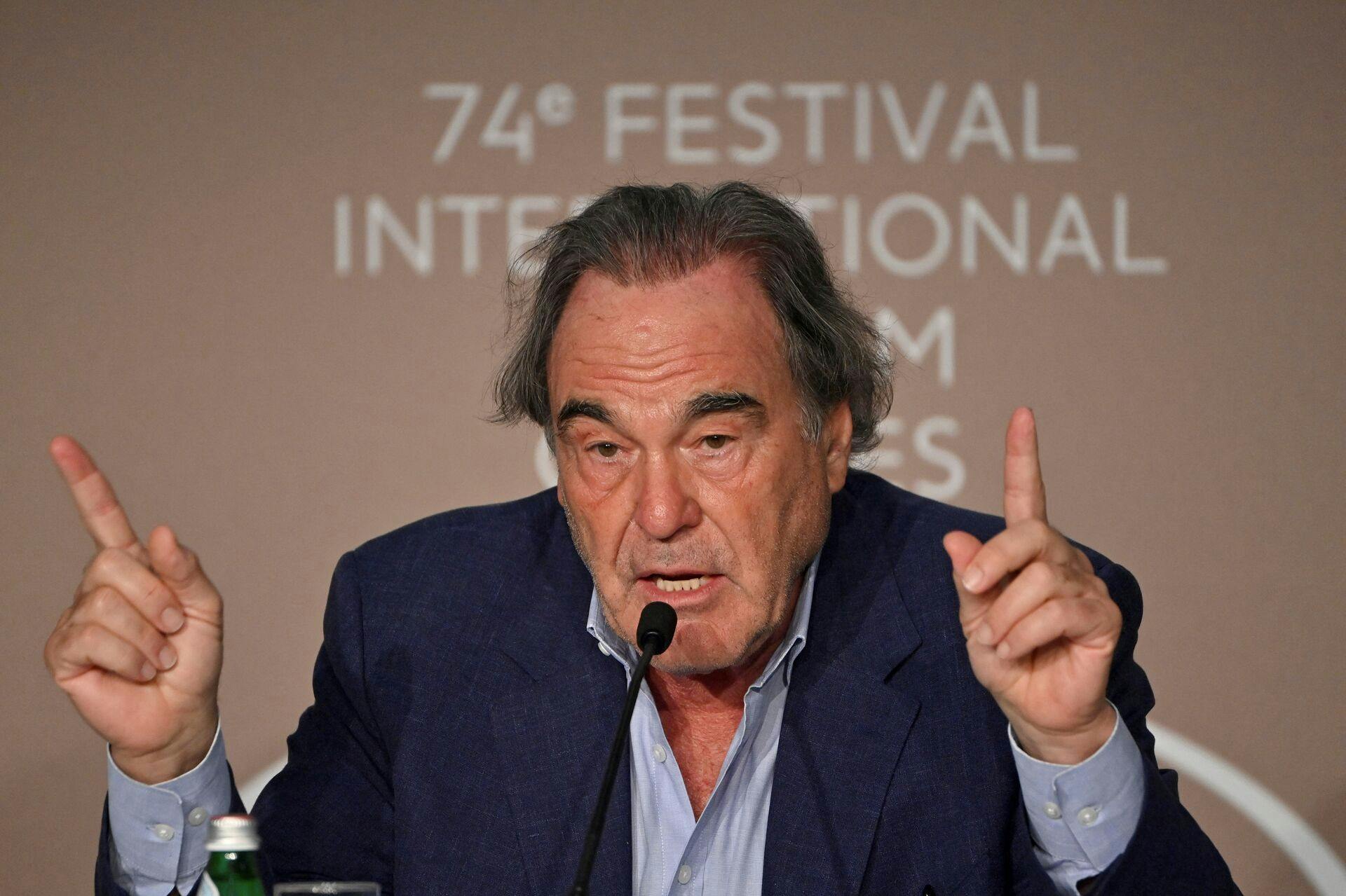 Oliver Stone kalder det en fejl, at han stemte på Joe Biden.