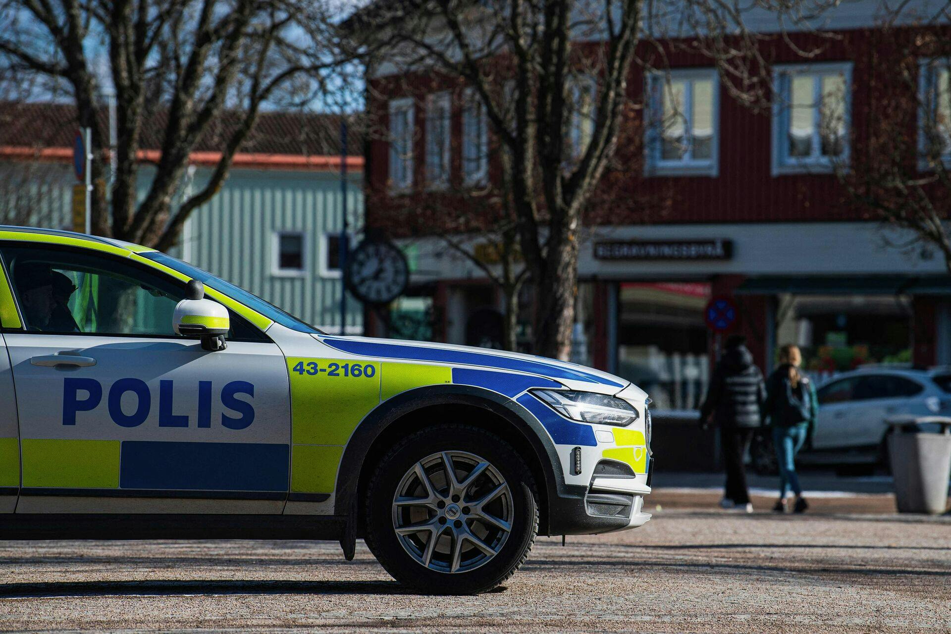 Fire indsatte er fortsat på fri fod. 