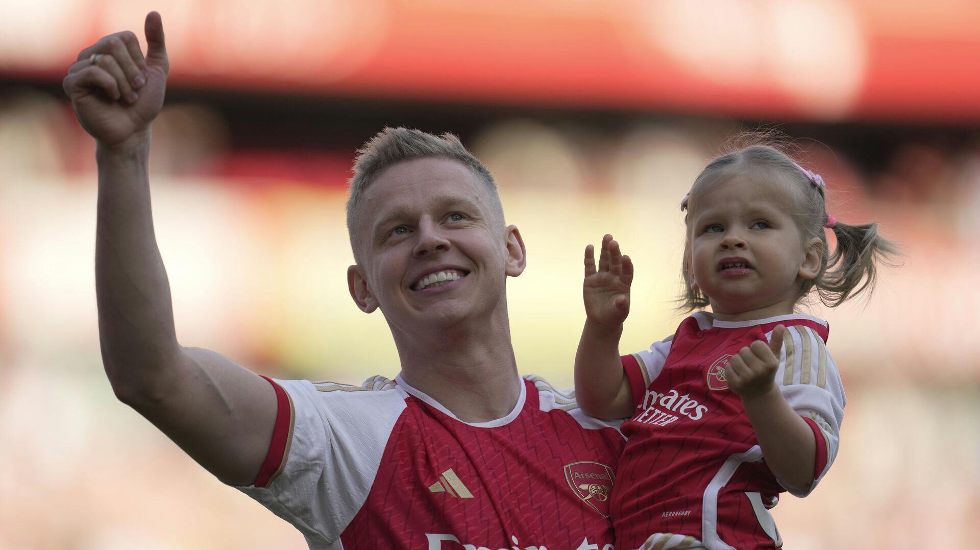Her ses Oleksandr Zinchenko sammen med sin datter.