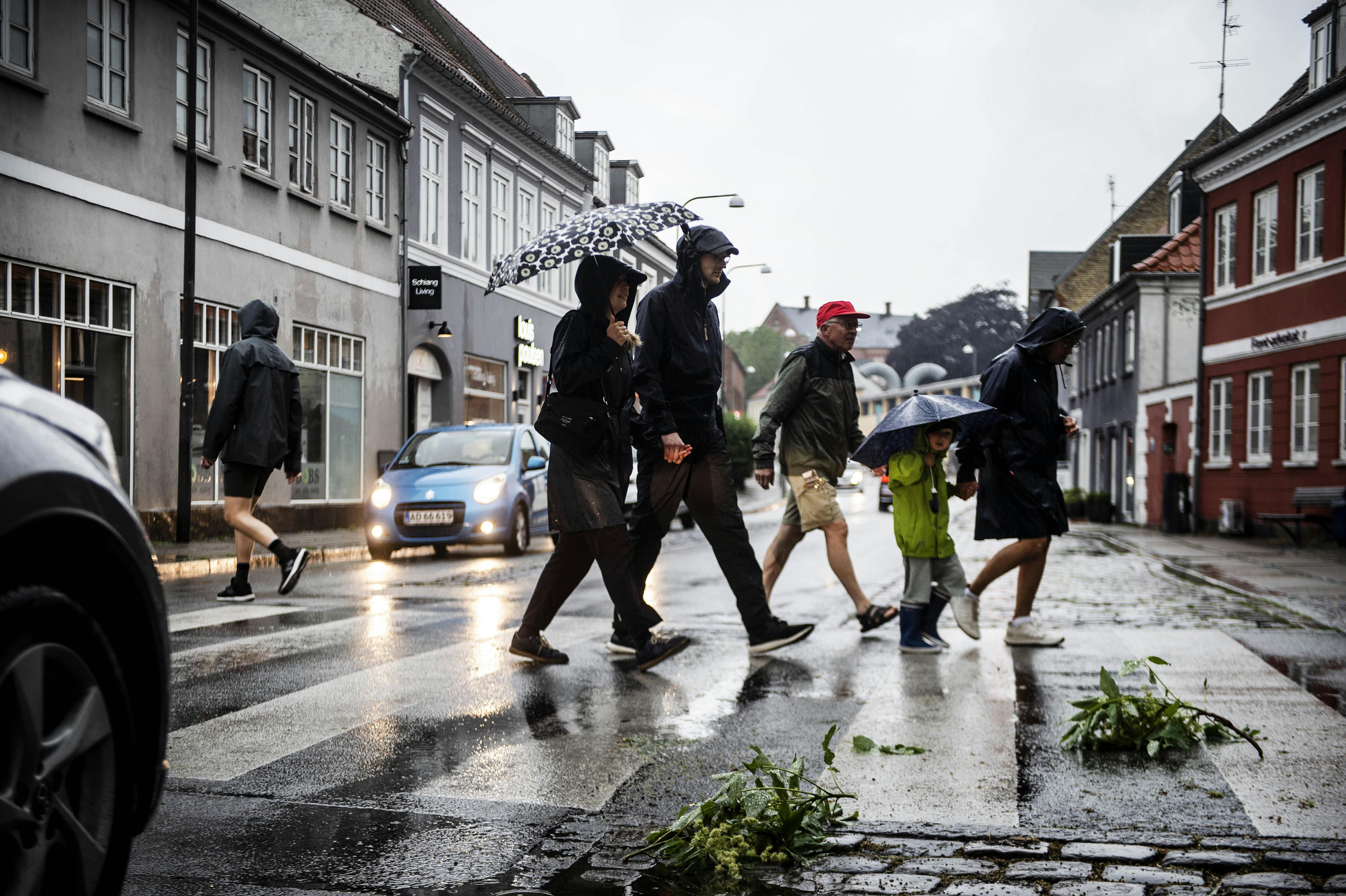 Vestergade, Kraftigt regnvejr rammer Svendborg mandag den 10. juli 2923.. (Foto: Tim Kildeborg Jensen/Ritzau Scanpix)