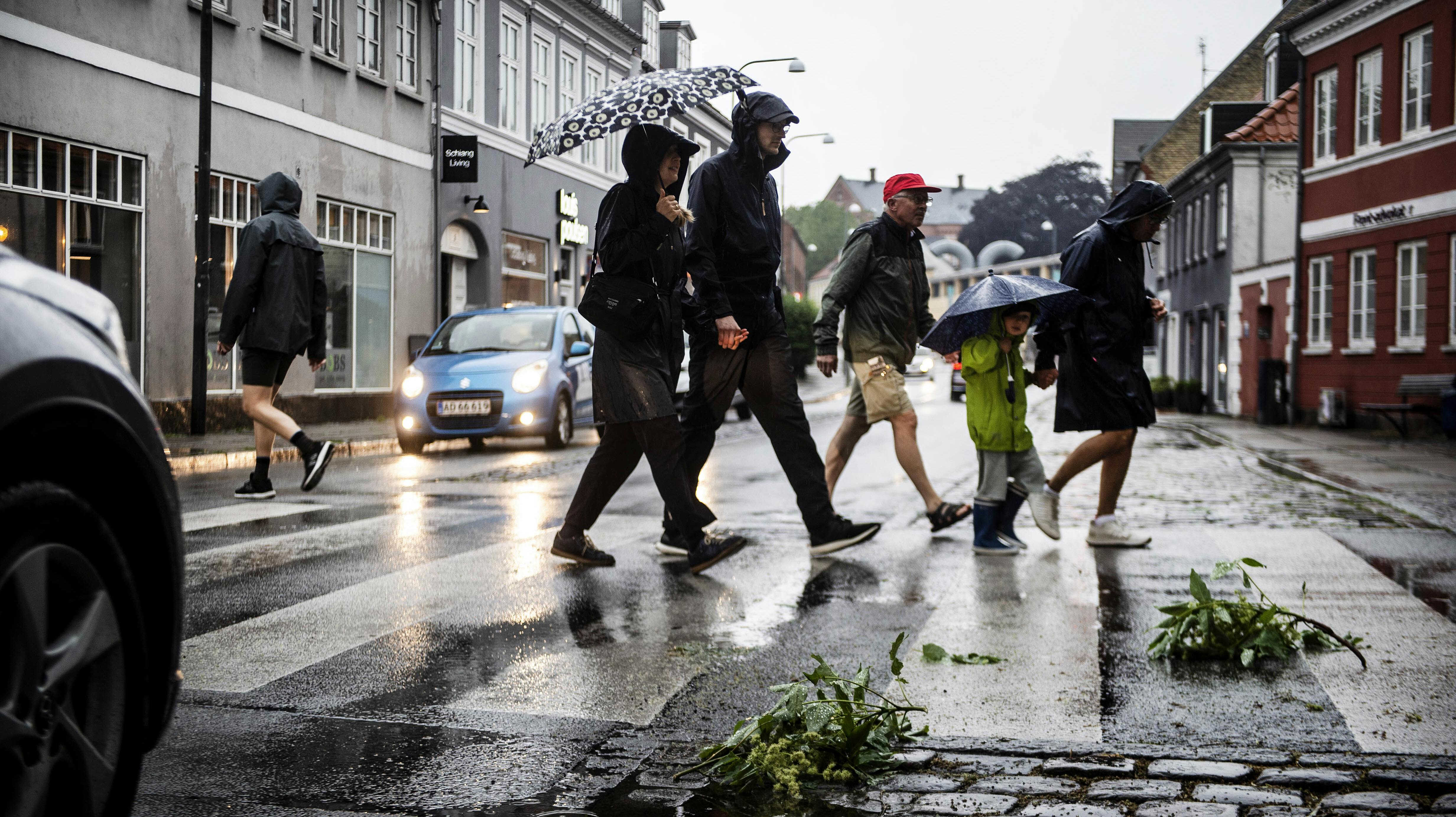 Vestergade, Kraftigt regnvejr rammer Svendborg mandag den 10. juli 2923.. (Foto: Tim Kildeborg Jensen/Ritzau Scanpix)