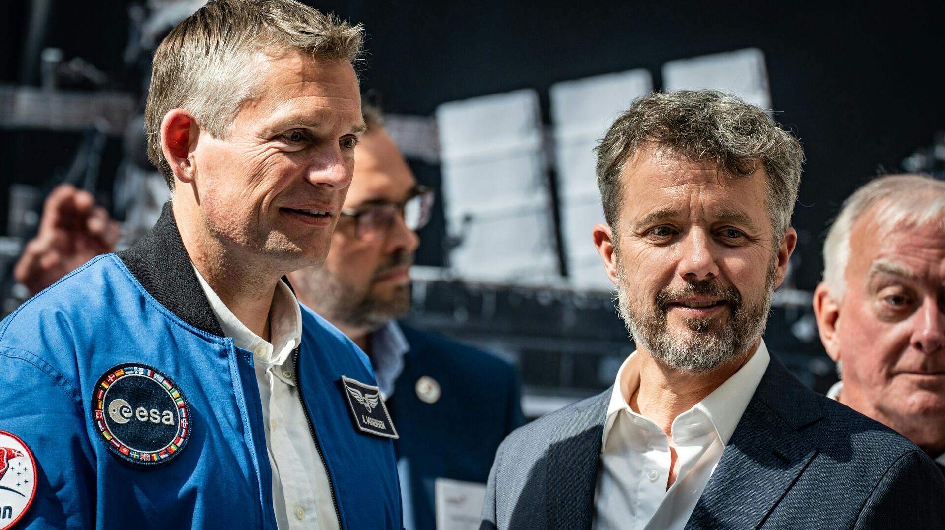 Kronprins Frederik hilste på Andreas Mogensen, kort inden hans rumtur kom endelig på plads. Nu er den udskudt - igen.