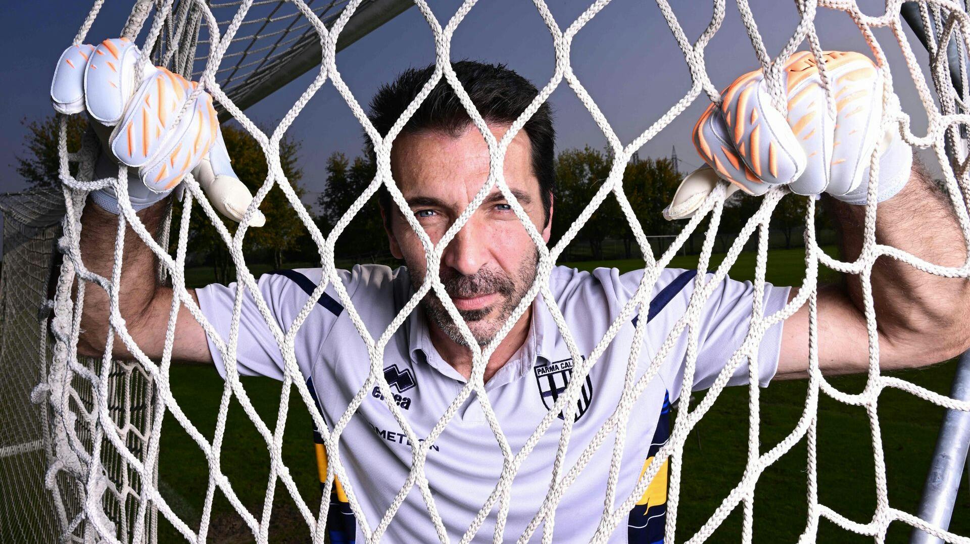 Gianluigi Buffon har spillet sin sidste fodboldkamp. Han indstiller karrieren 45 år gammel.
