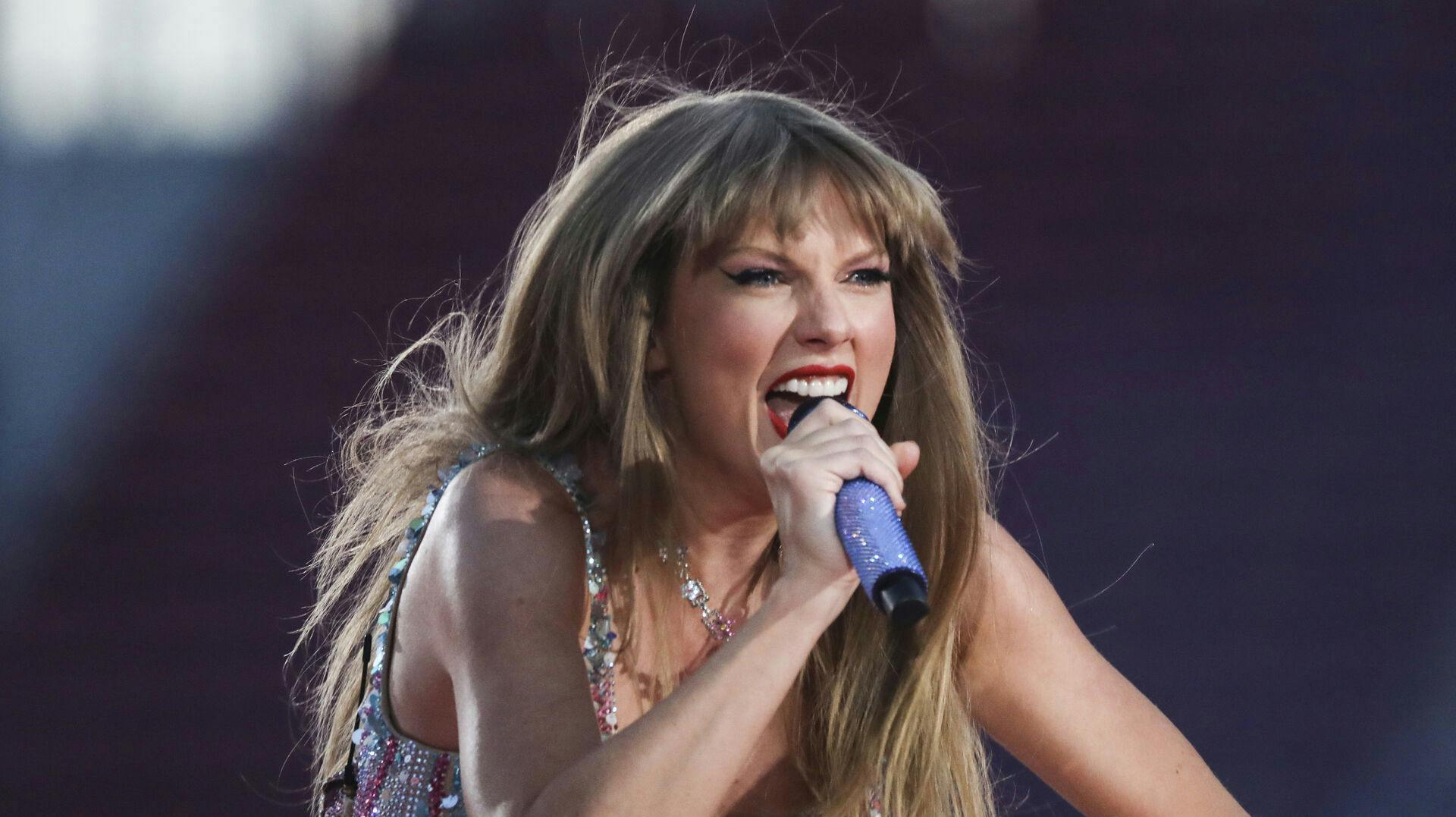 Taylor Swift leger julemand for alle ansatte på Eras-turnéen.