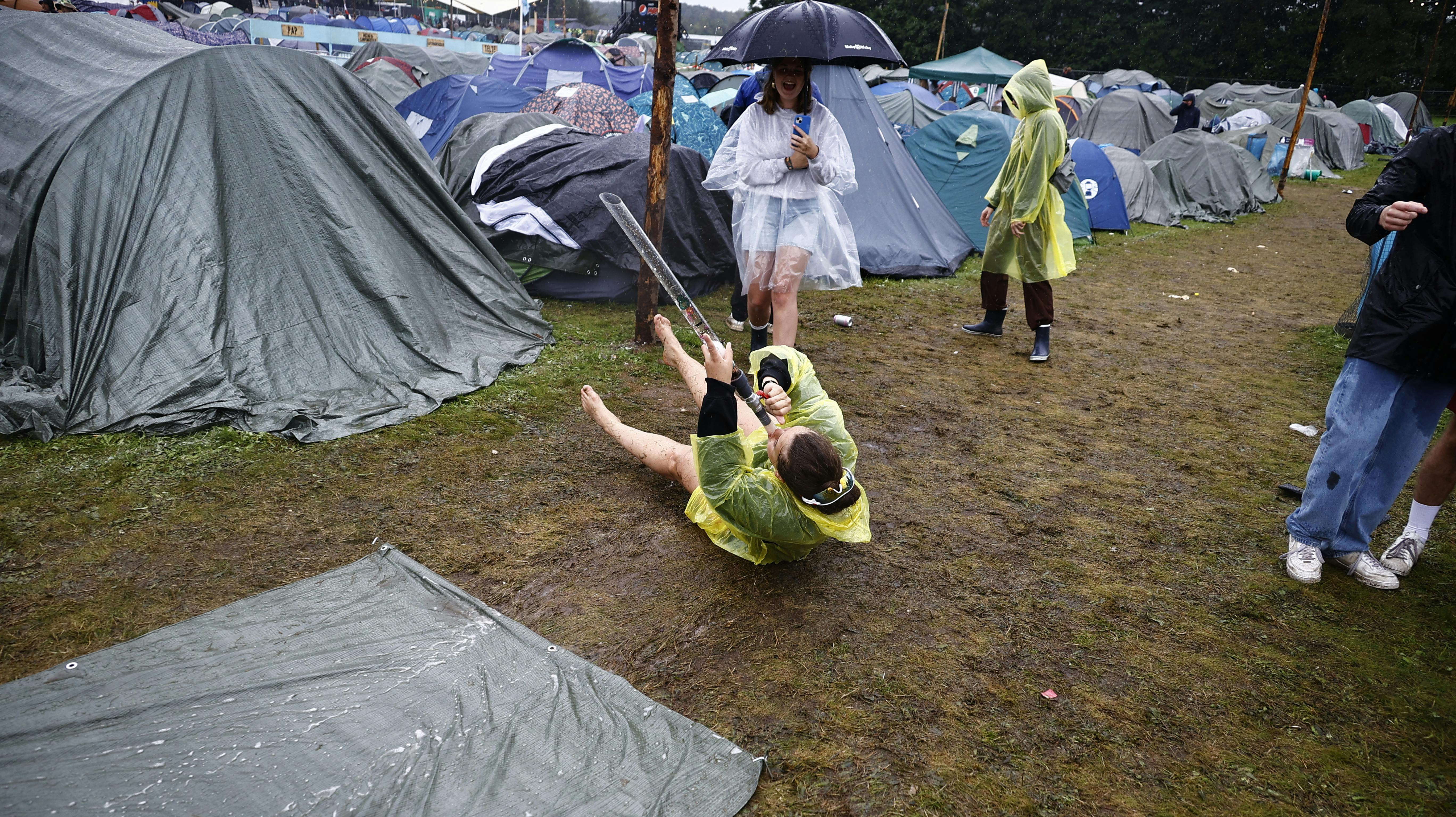 Smukfest er allerede godt igang på campingområdet, ligesom politiet allerede nu har haft deres bødeblok fremme - og de sender nu en advarsel til folk i Skanderborg.
