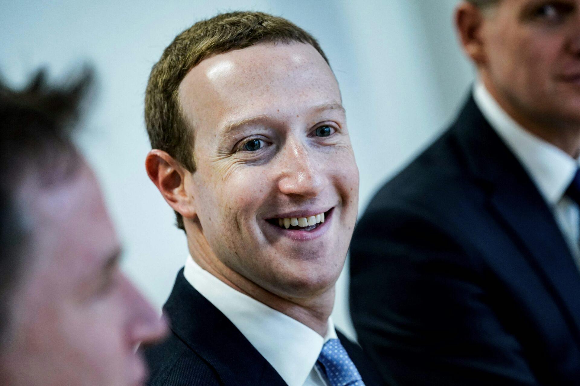 Mark Zuckerberg holder sig ikke tilbage, når han tager på Maccen.