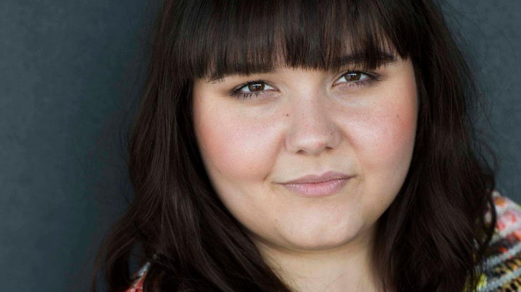 Sofie Hagen er selv komiker og fortæller i podcasten også om et giftigt miljø i den københavnske del af branchen.