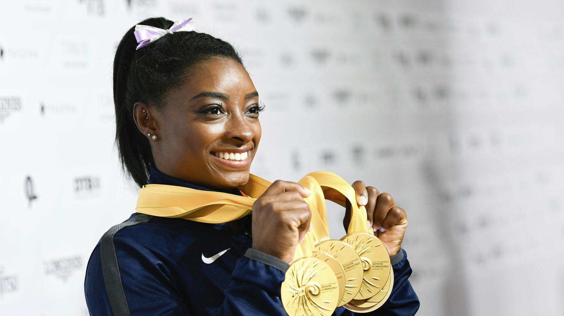 13 October 2019, Baden-Wuerttemberg, Stuttgart: Gymnastics: World Championships, apparatus finals, women: Simone Biles from the USA has five gold medals in her hands. Photo by: Tom Weller/picture-alliance/dpa/AP Images