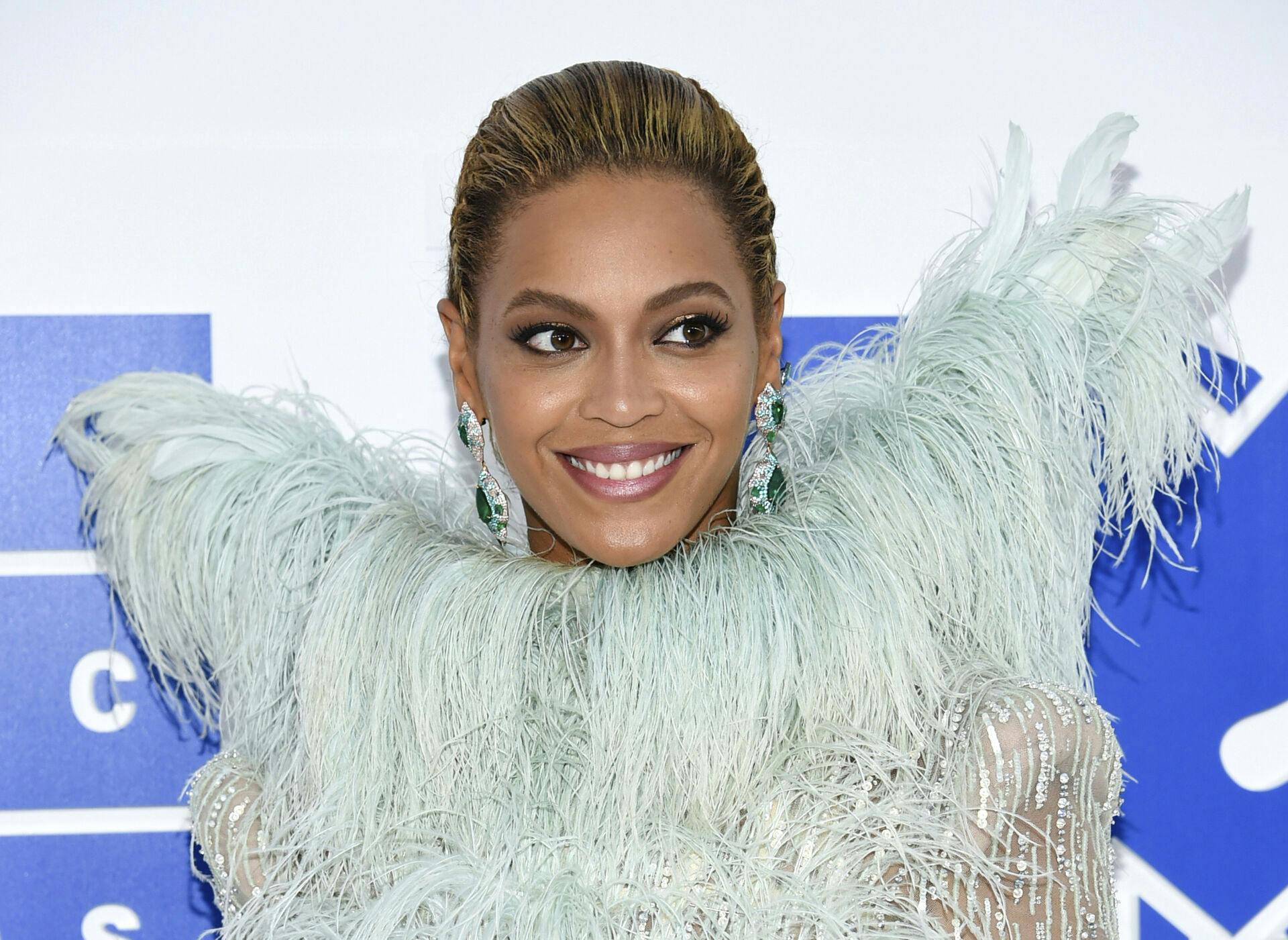 Beyonce Knowles arrives at the MTV Video Music Awards at Madison Square Garden, in New York. Beyonce announced on her Instagram account, Wednesday, Feb. 1, 2017, that she is expecting twins. (Photo by Evan Agostini/Invision/AP, File)