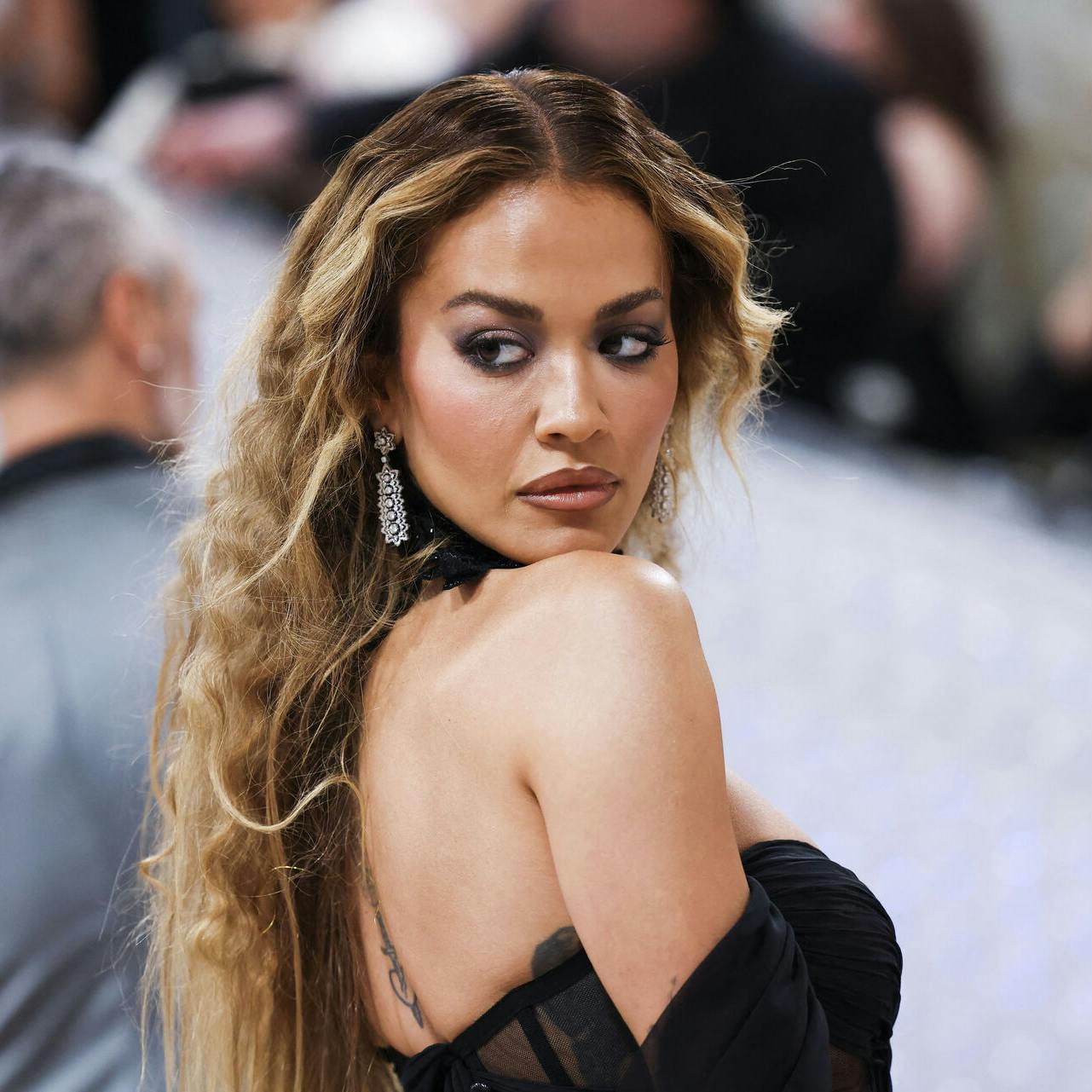 Den britiske sangerinde Rita Ora blev sidste år gift med Taika Waititi.