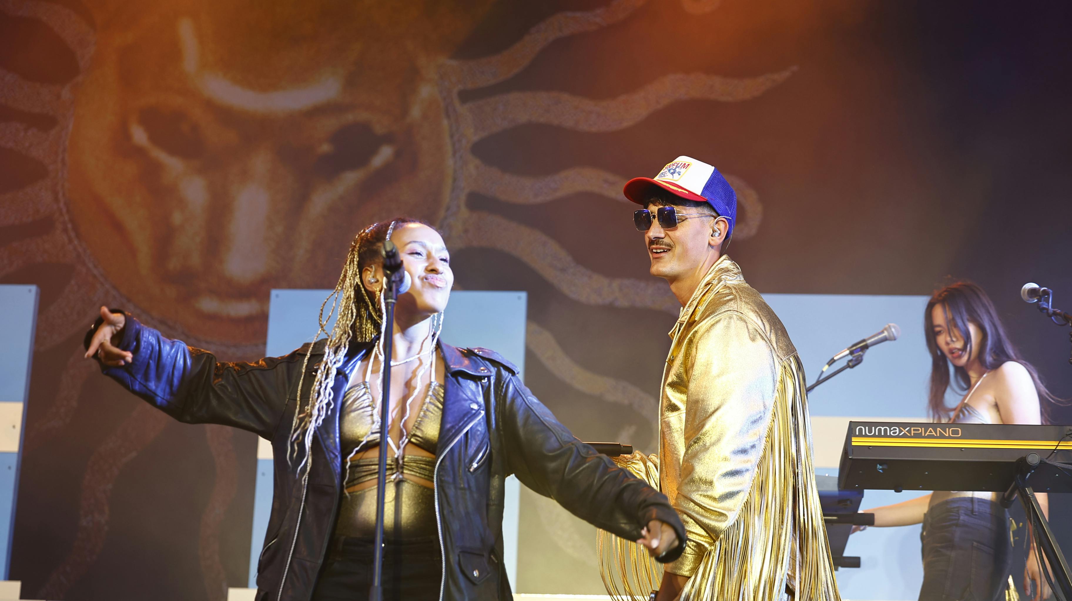 Zaina synger sammen med Tobias Rahim på diverse festivaler denne sommer. Her er det Musik i Lejet.